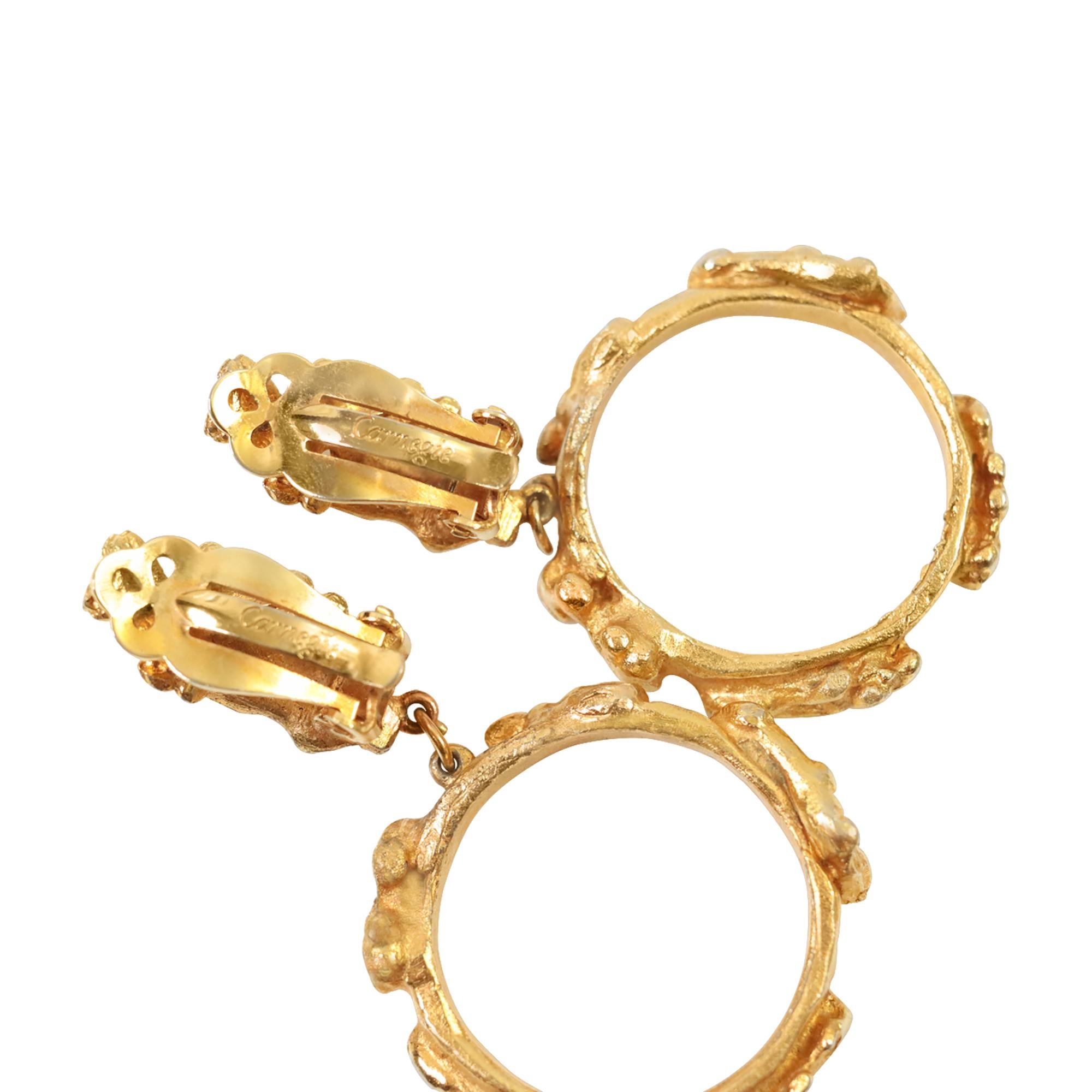 Hattie Carnegie d'epoca, orecchini a cerchio pendenti in tonalità oro, CIRCA 1970 in vendita 2