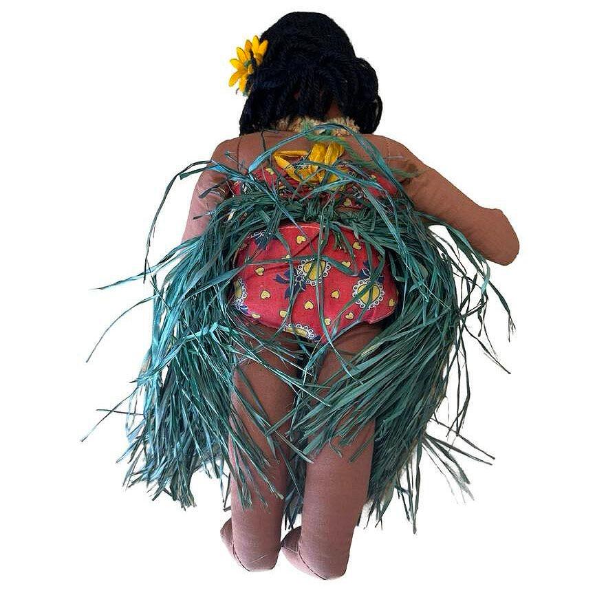 Vintage Hawaiian Handmade Cloth Hula Baby Doll w/ Grass Cloth Skirt In Good Condition In Van Nuys, CA