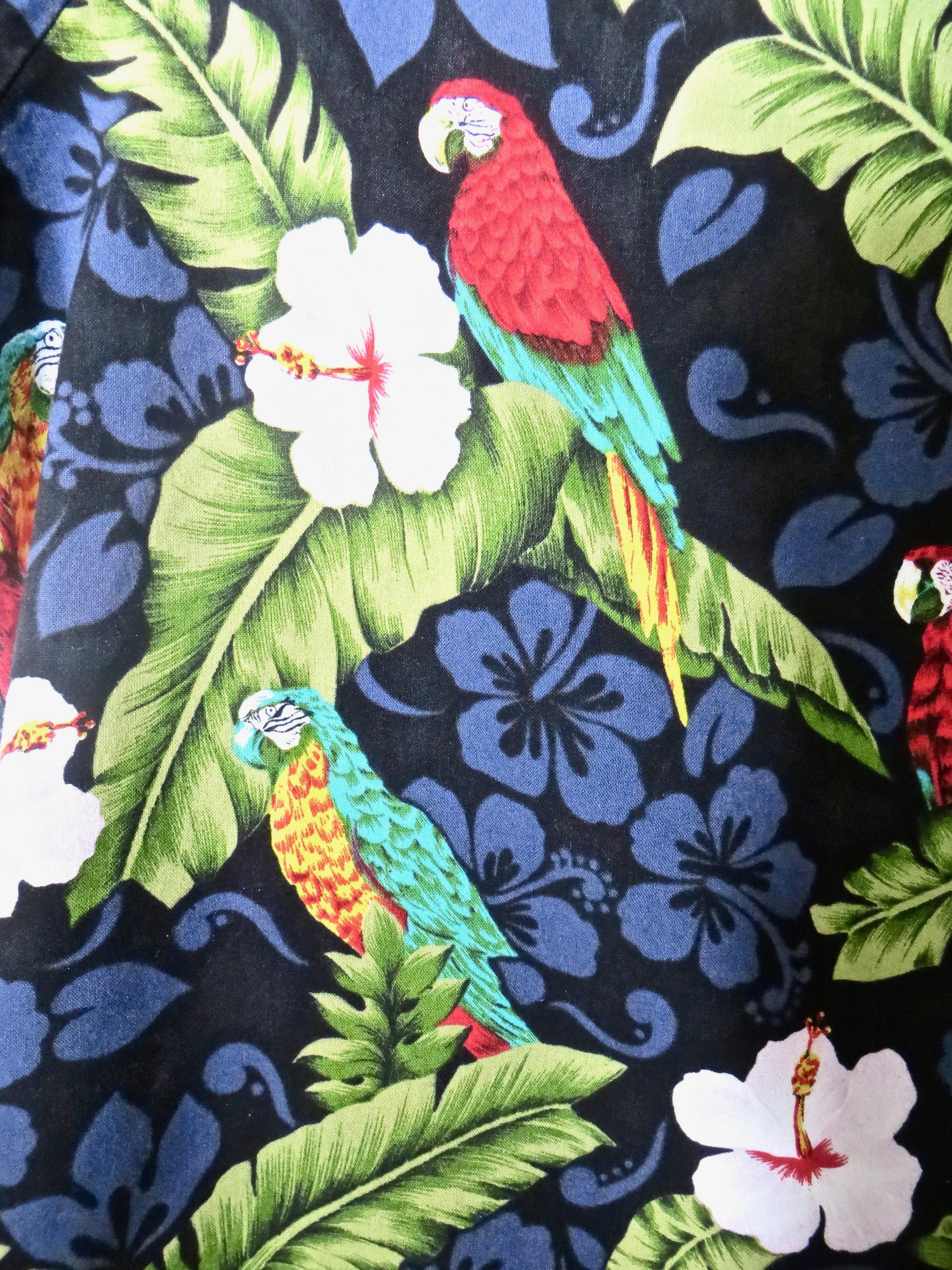 Hawaiihemd, Papagei und Blumenmuster, Herren X-groß, ca. 1970er Jahre (Moderne) im Angebot