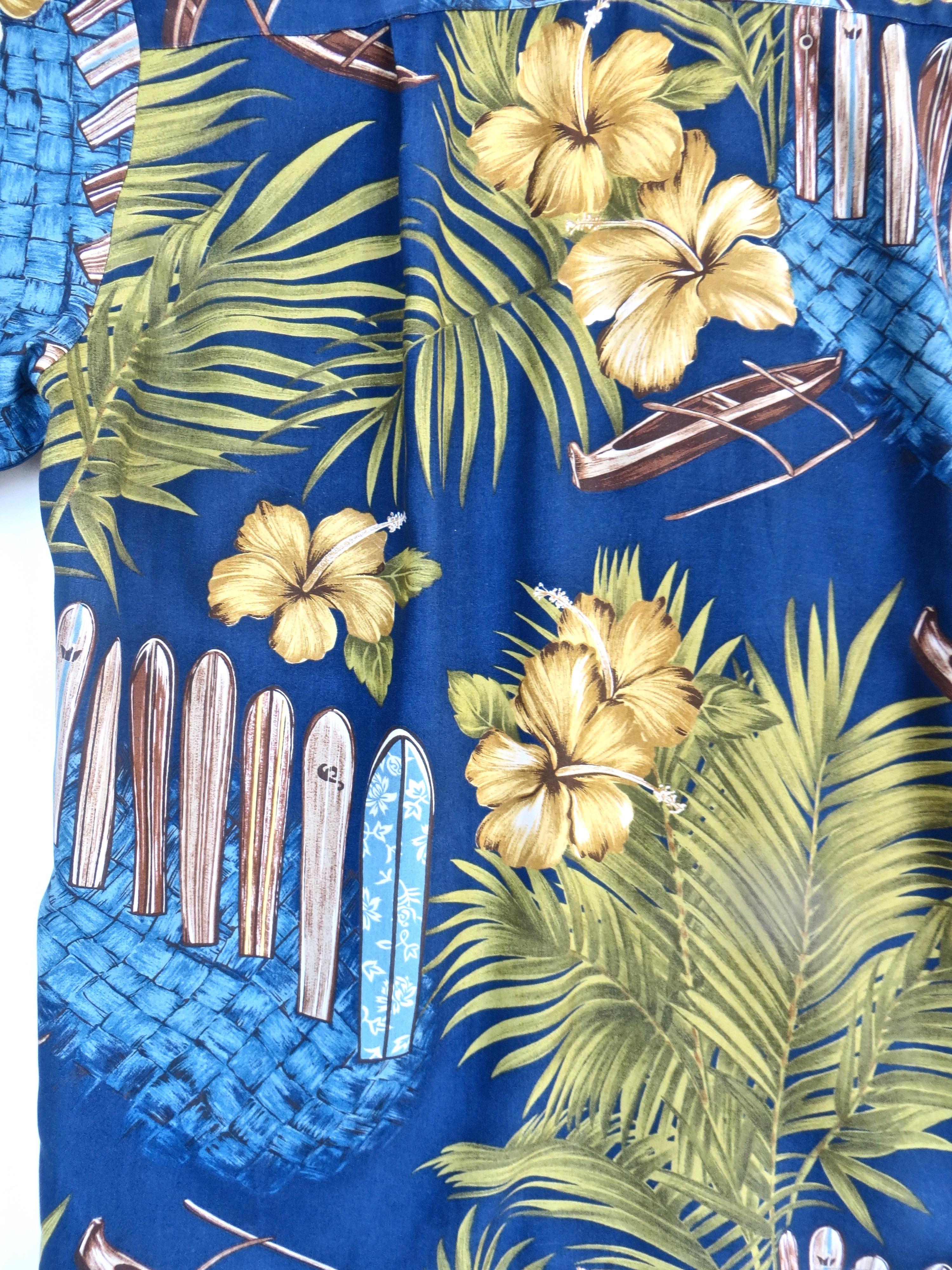 Chemise hawaïenne vintage, planche de surf et motif floral tropical local, pour hommes, grande taille Bon état - En vente à Incline Village, NV