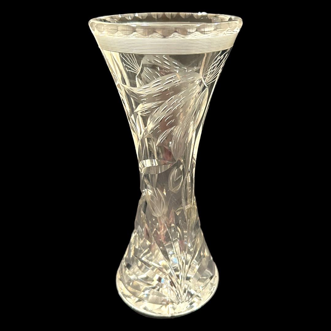 Excellent condition~no chips or cracks! brilliant cut glass vase by Hawkes (pre Steuben); acid signed on base with Hawkes trefoil mark; an exquisite addition to any home decor!

3.5”dia x 7.75”h.