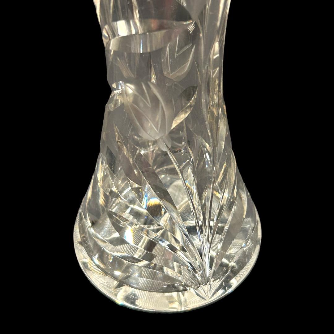 20ième siècle Vase vintage Hawkes en verre taillé brillant à motifs floraux taille 8  en vente