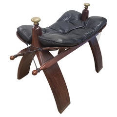 Vintage Hayat & Brothers Marquetería de latón Palo de rosa Asiento de cuero Taburete Camel Bench