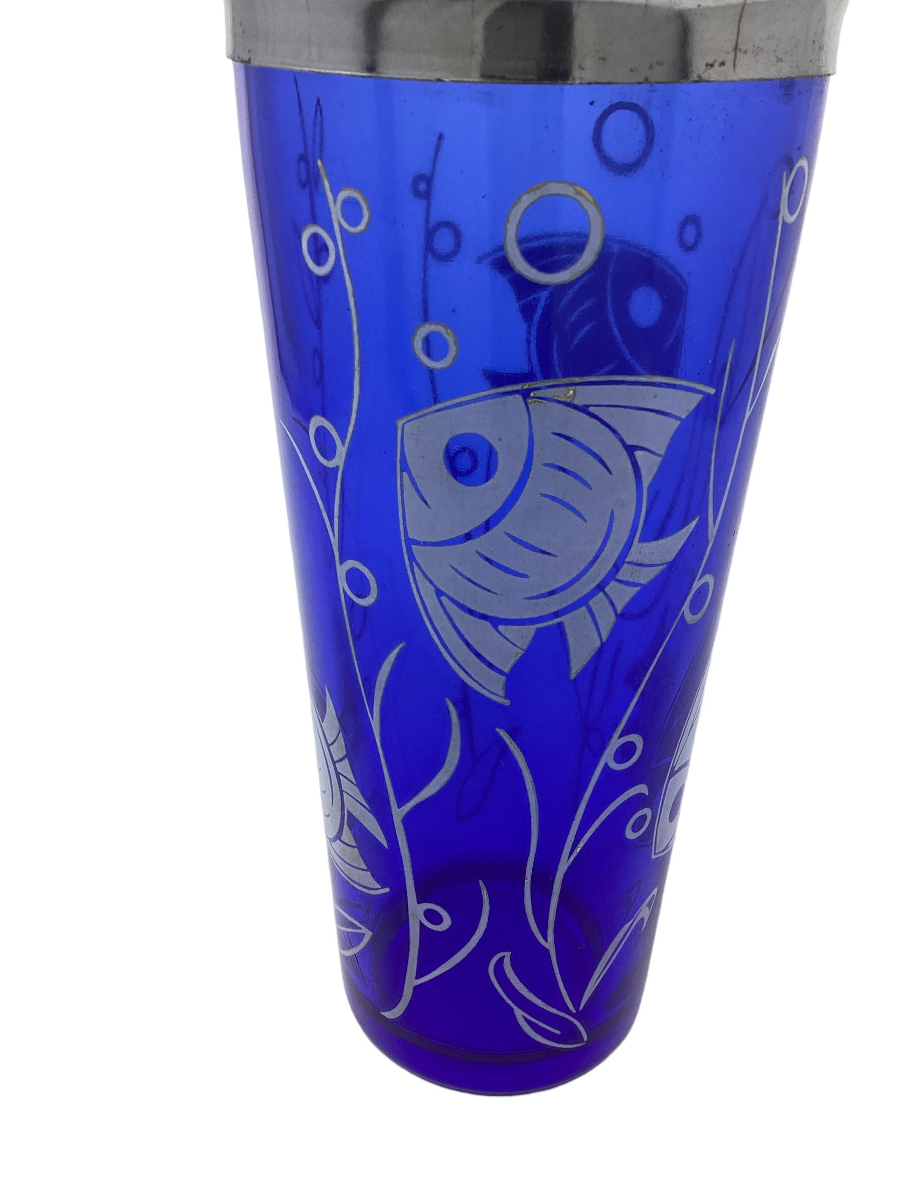 Vintage Hazel-Atlas Cobalt Blue Glass Cocktail Shaker with White Tropical Fish In Good Condition For Sale In Chapel Hill, NC