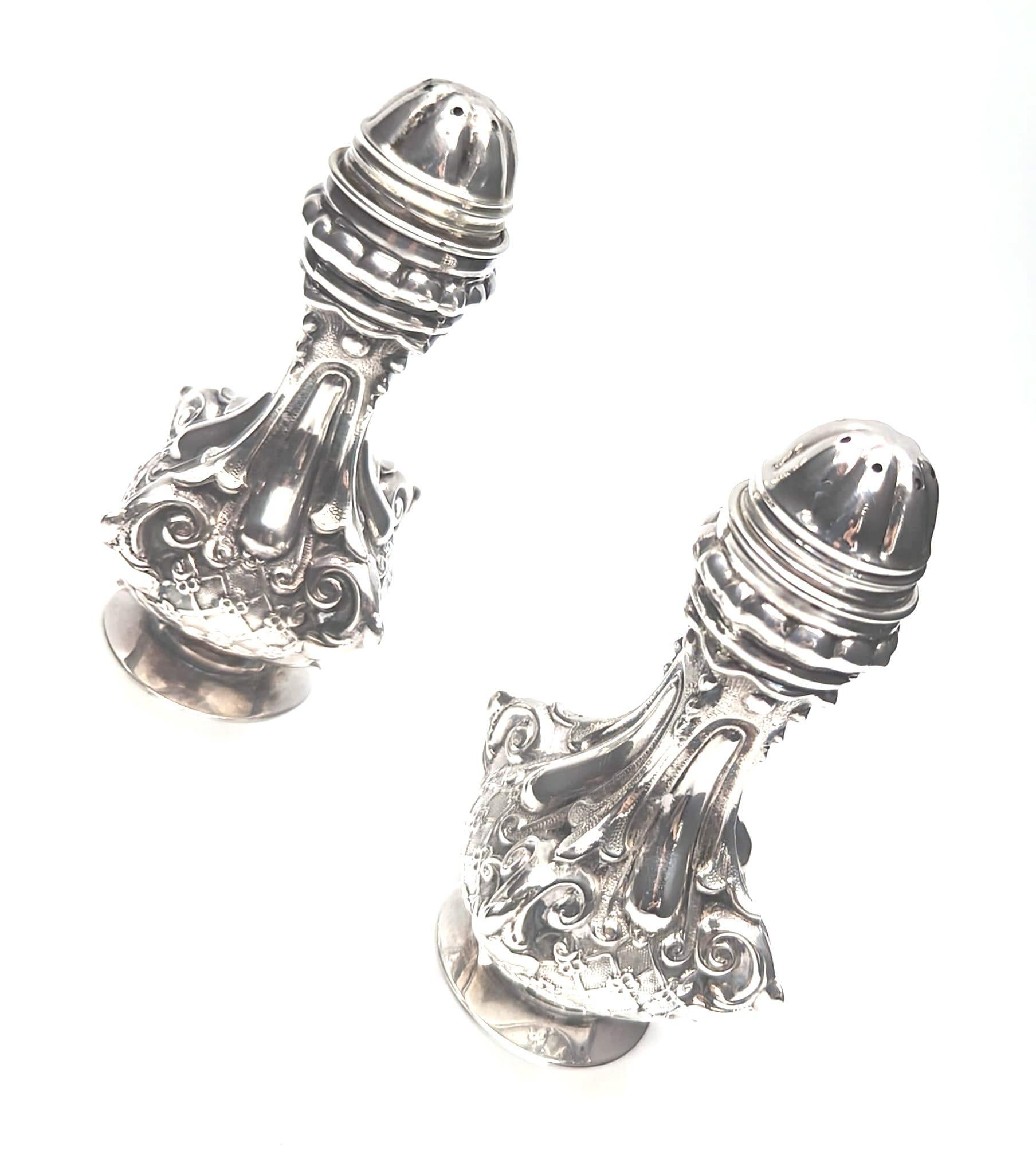 Vintage Hazorfim Sterling Silver Salt & Pepper Shakers, a Pair In Good Condition For Sale In Miami, FL