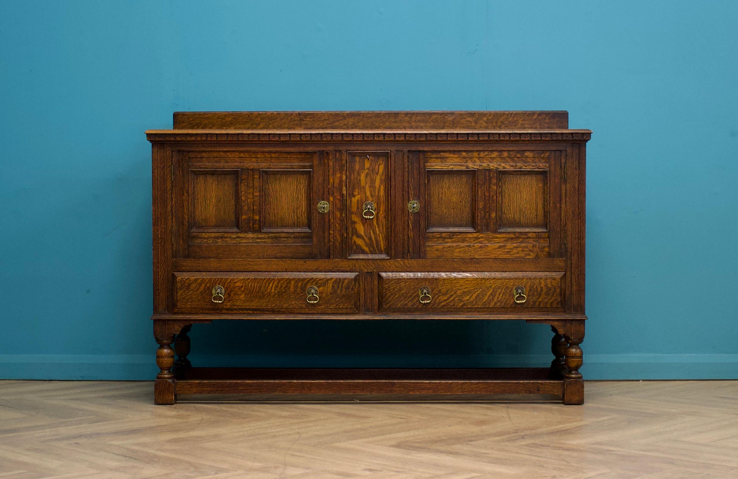 Jacobéen Buffet à boissons en chêne foncé de style jacobéen, Vintage By Oak, années 1920 en vente