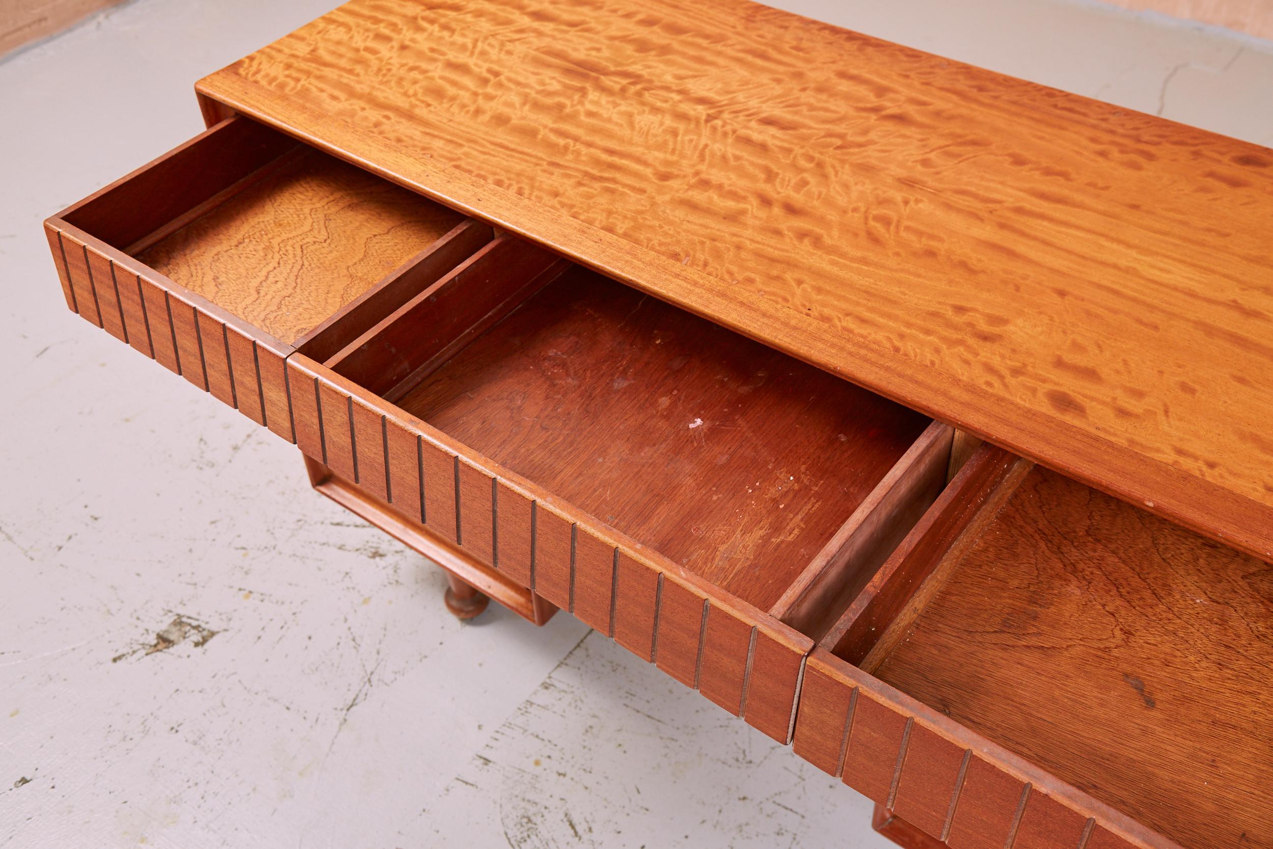 Table de coiffeuse vintage en bois de satin Heals par J Milne en vente 2