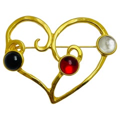Broche de diseño cabujones de cristal tono oro corazón vintage
