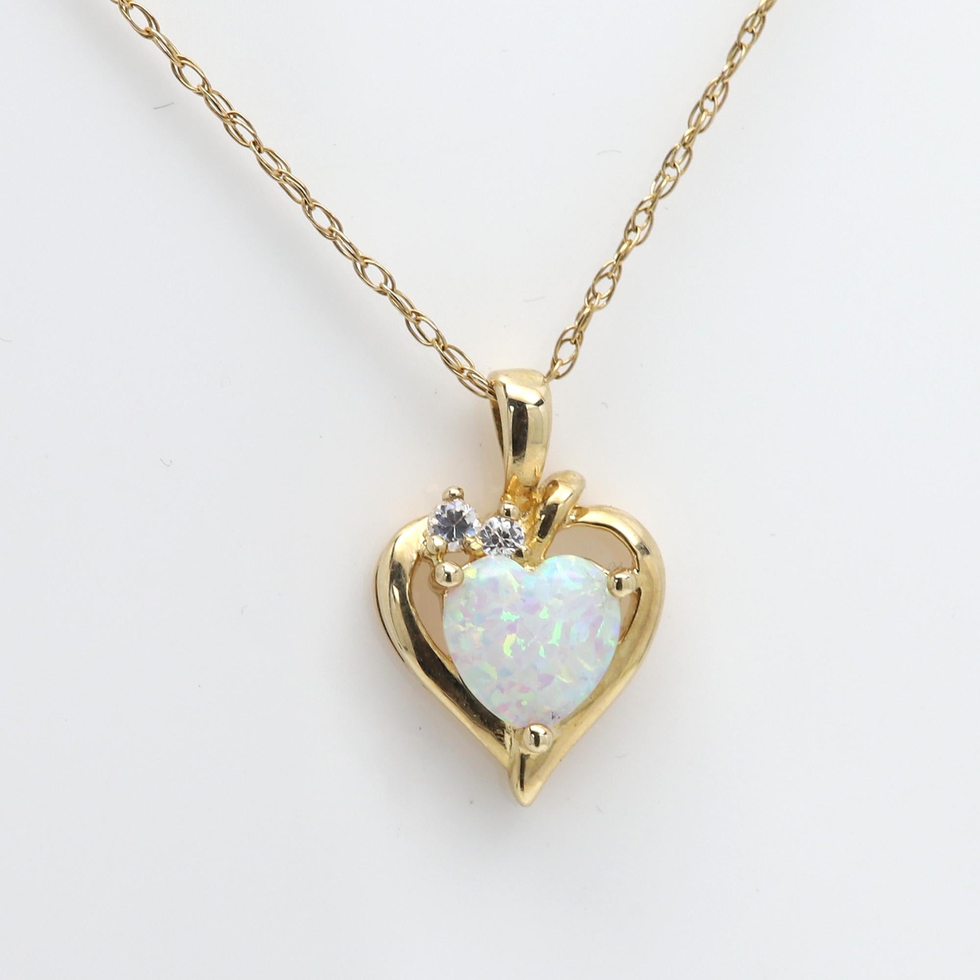 Vintage Opal Pendant
Cute Size approx 12 mm
14k Yellow Gold
Pre-owned as new condition
Natural real opal
approx 2.0 grams
Chain 18' inch basic link chain
Two small Diamonds
pre-owned - as new condition
+ Gift Box
#bjn9190019