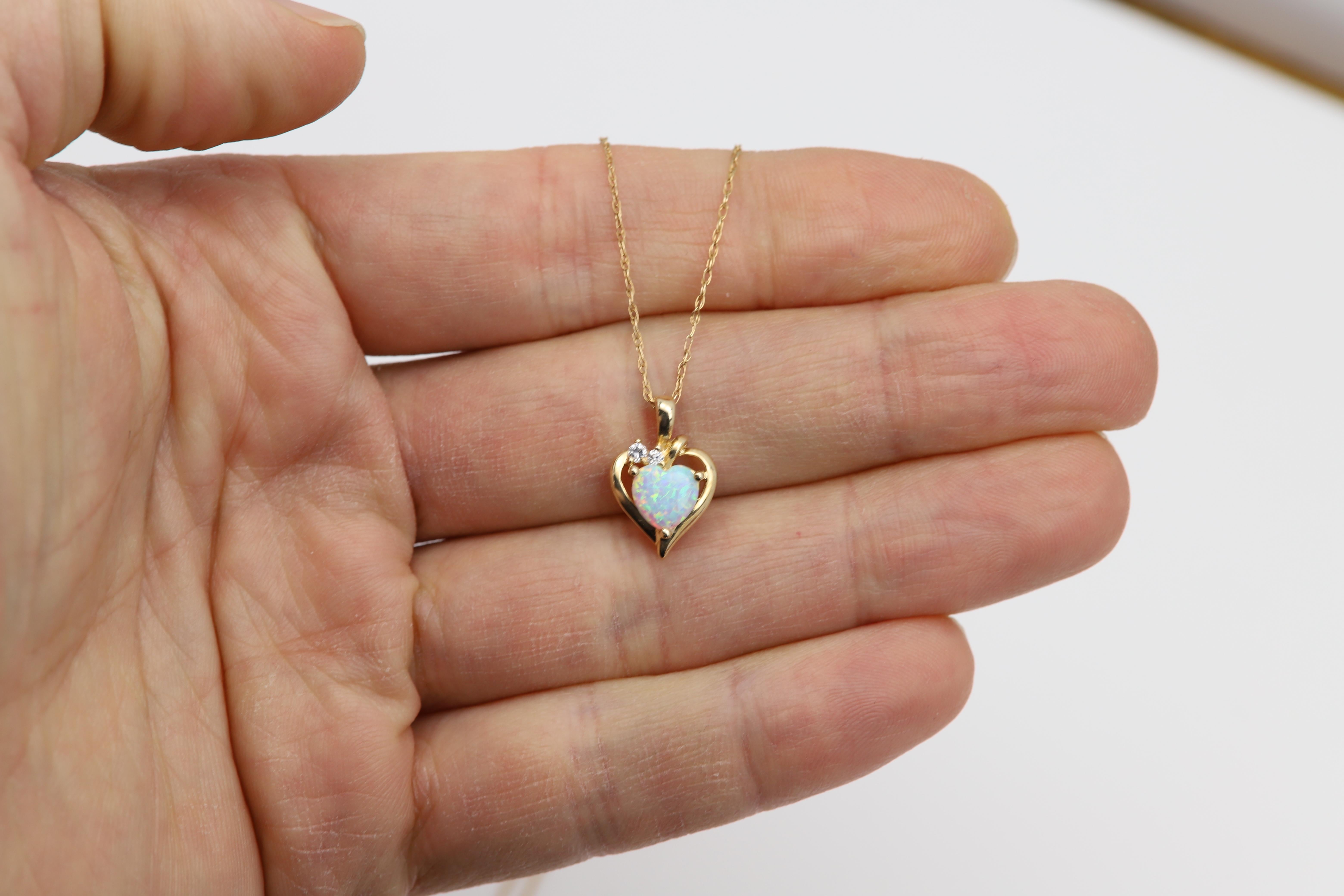 Vintage Heart Opal Pendant 14 Karat Yellow Gold Opal Necklace For Sale 1
