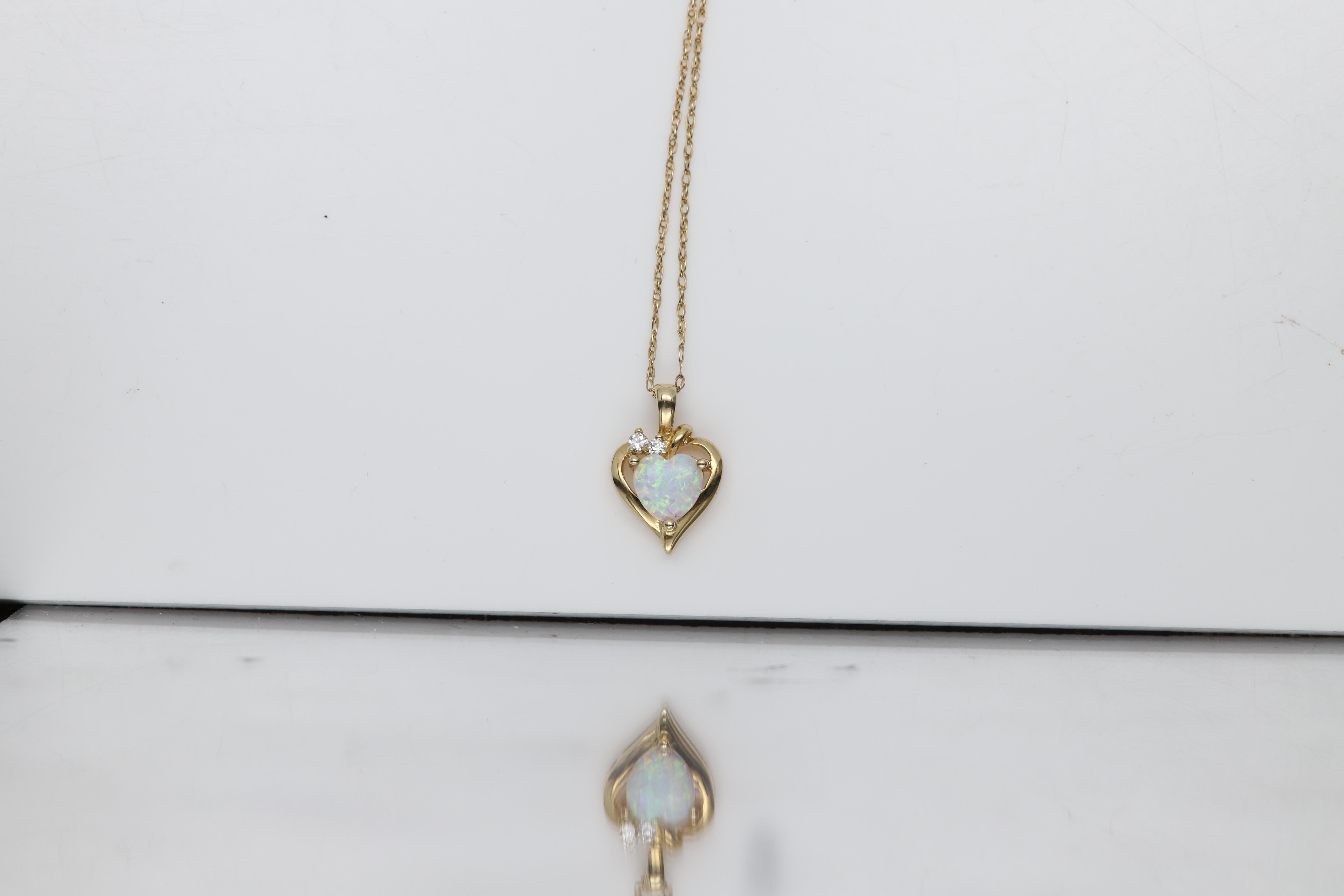 Vintage Heart Opal Pendant 14 Karat Yellow Gold Opal Necklace For Sale 2
