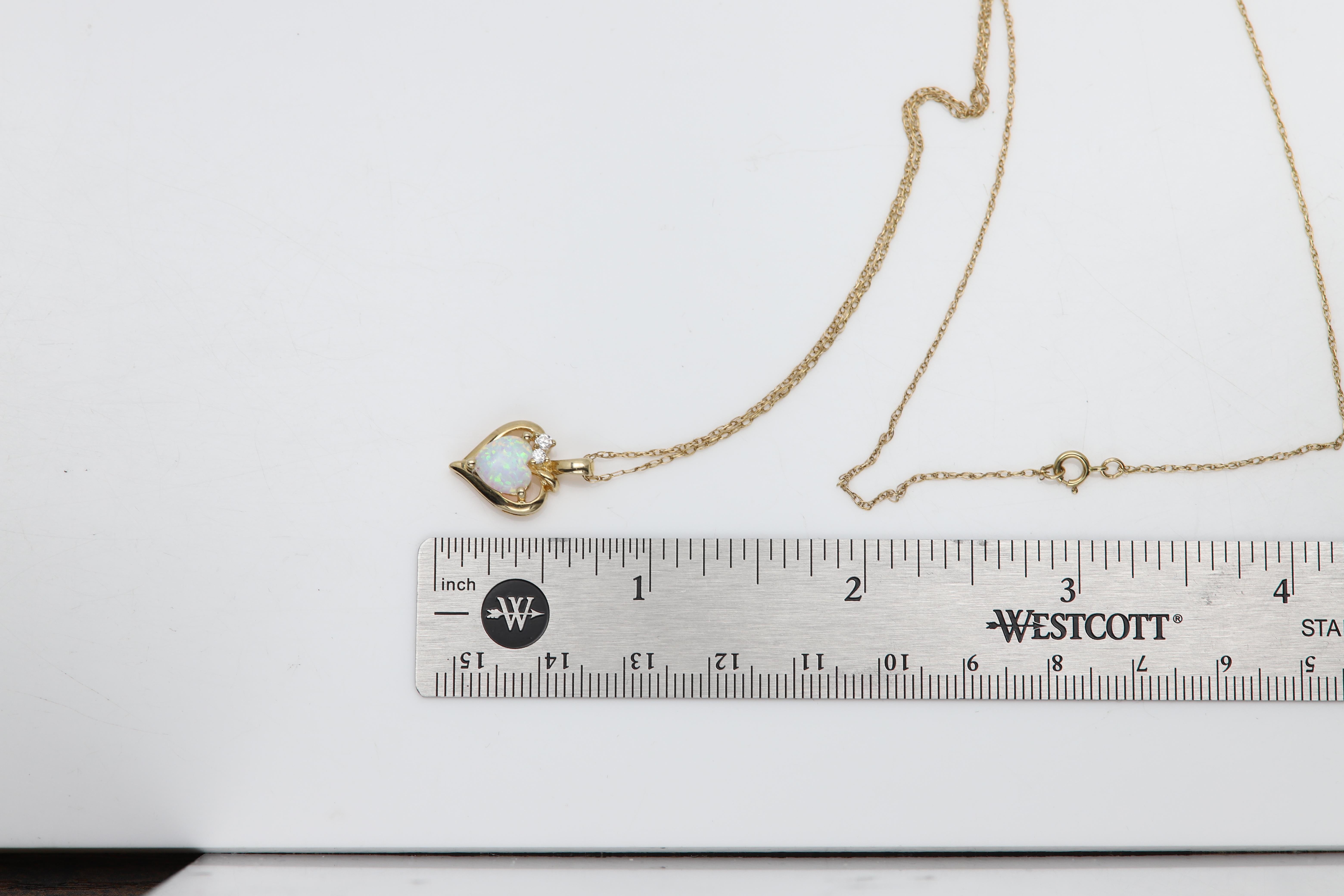Vintage Heart Opal Pendant 14 Karat Yellow Gold Opal Necklace For Sale 3