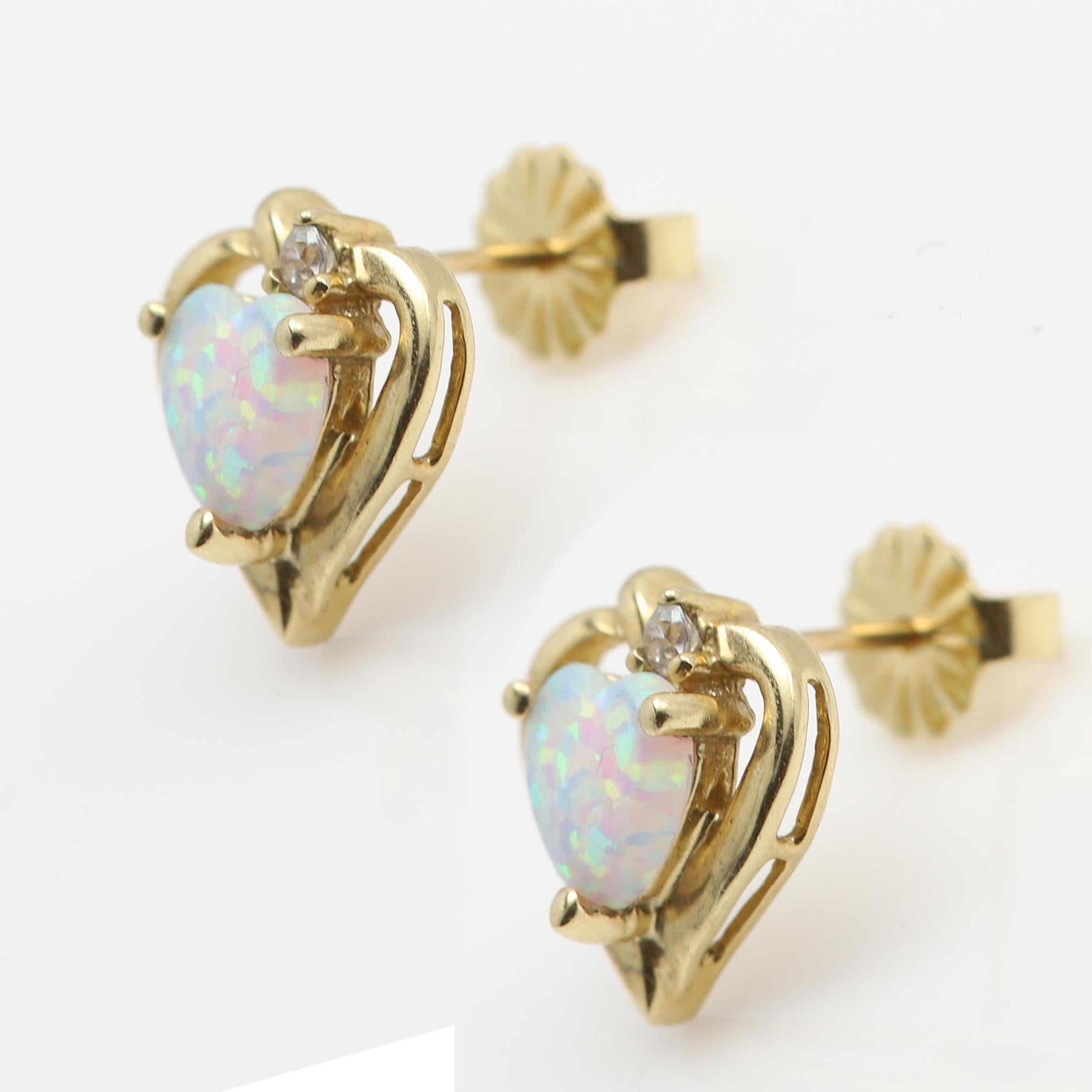 Donna Vintage Heart Opal Pendant Earring set 10 Karat Yellow Gold Opal Necklace in vendita