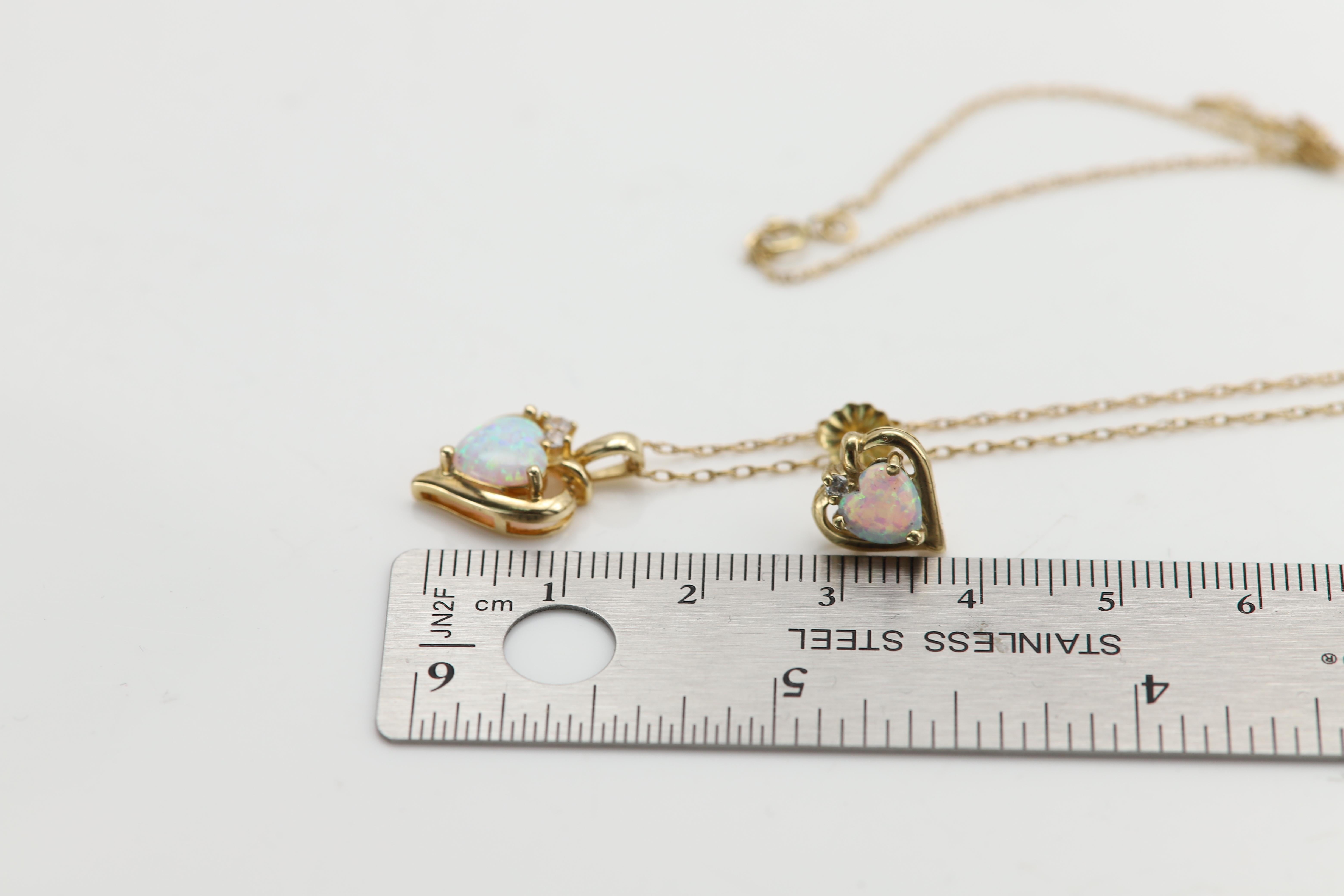 Vintage Heart Opal Pendant Earring set 10 Karat Yellow Gold Opal Necklace in vendita 1