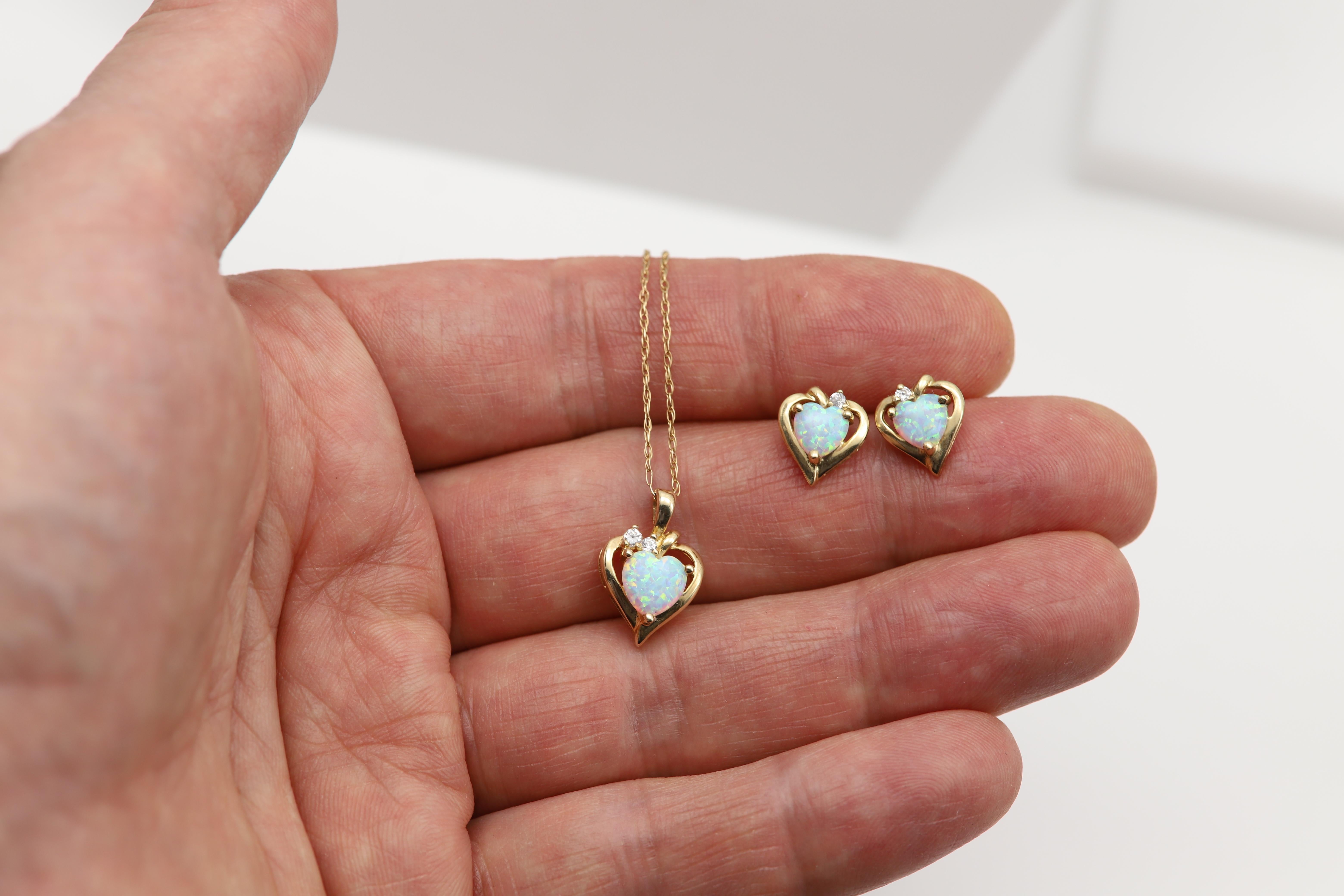 Vintage Heart Opal Pendant Earring set 10 Karat Yellow Gold Opal Necklace in vendita 2
