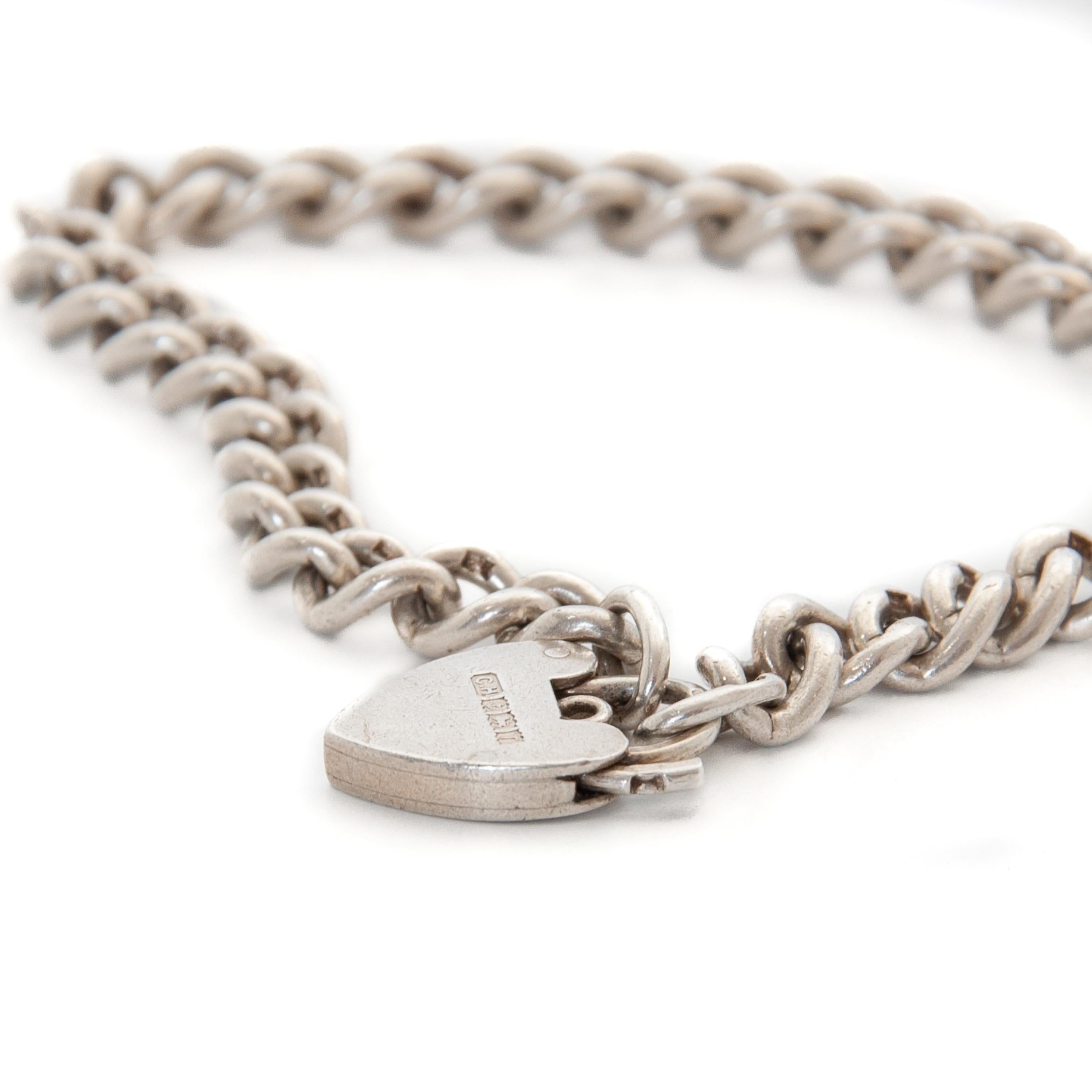 Silber Curb Charm-Armband mit Herzanhänger im Angebot 6