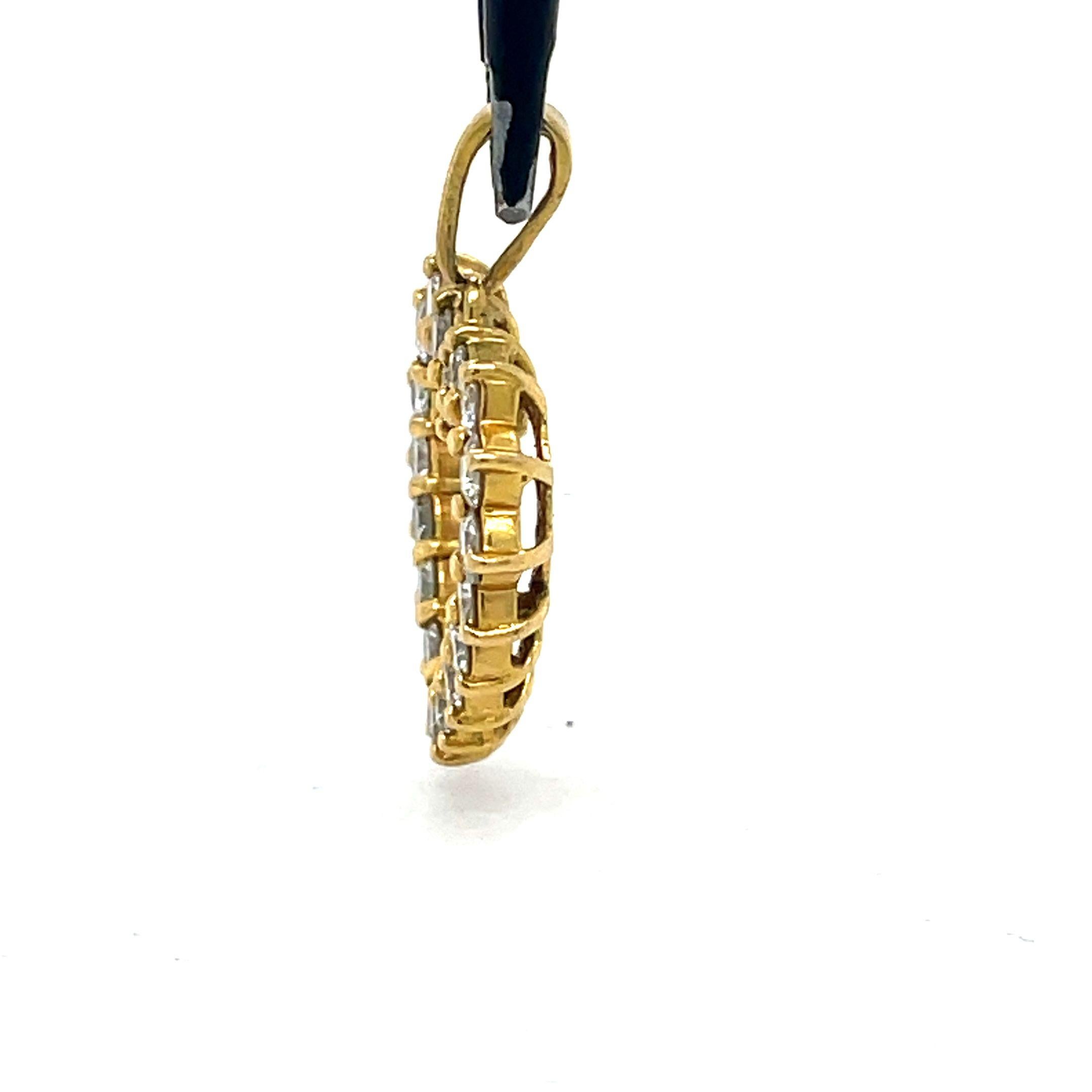 Vintage Heart Pendant, 0.50CT Natural Diamond Heart Pendant, 18k Yellow Gold In Excellent Condition For Sale In Ramat Gan, IL