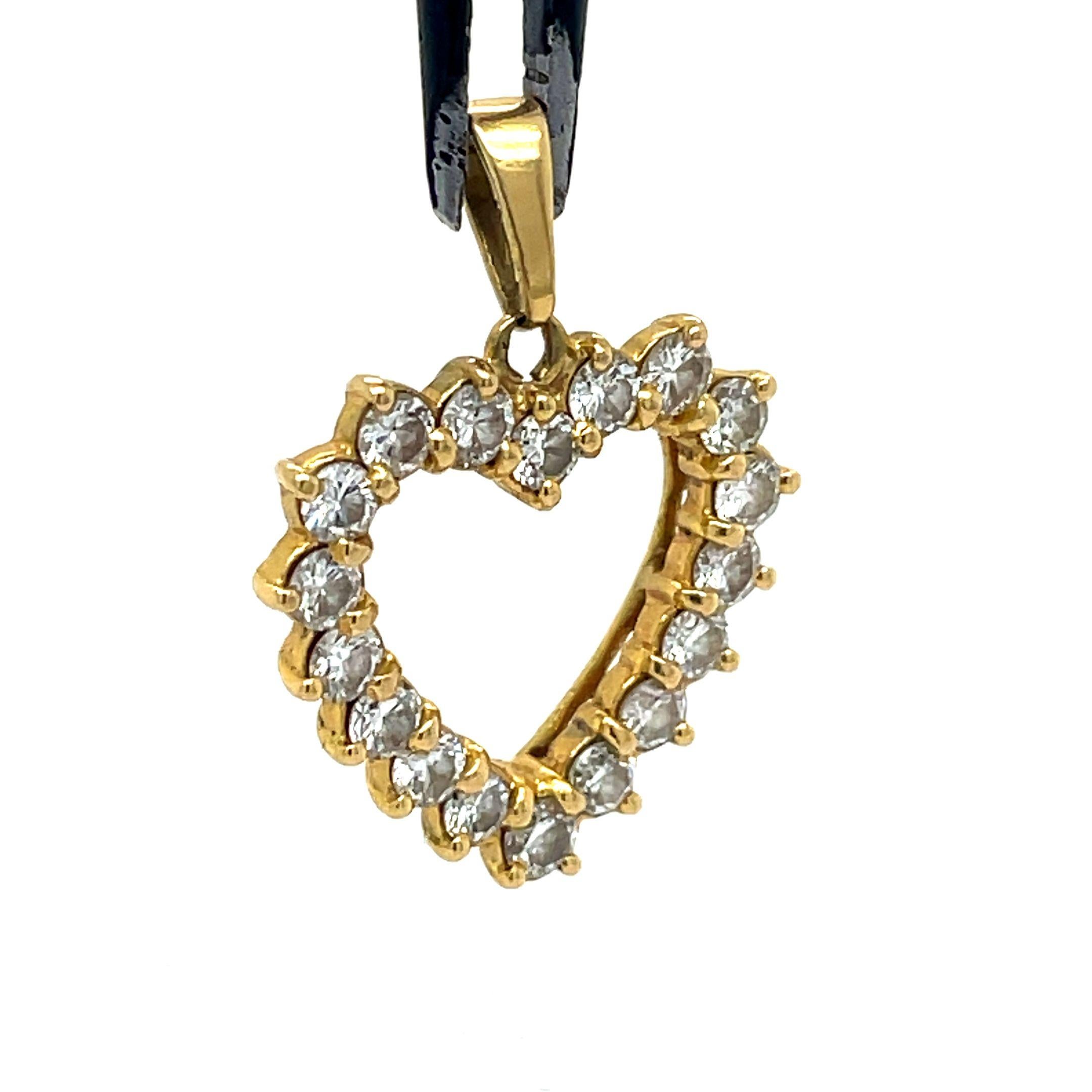 Vintage Heart Pendant, 0.50CT Natural Diamond Heart Pendant, 18k Yellow Gold For Sale 2