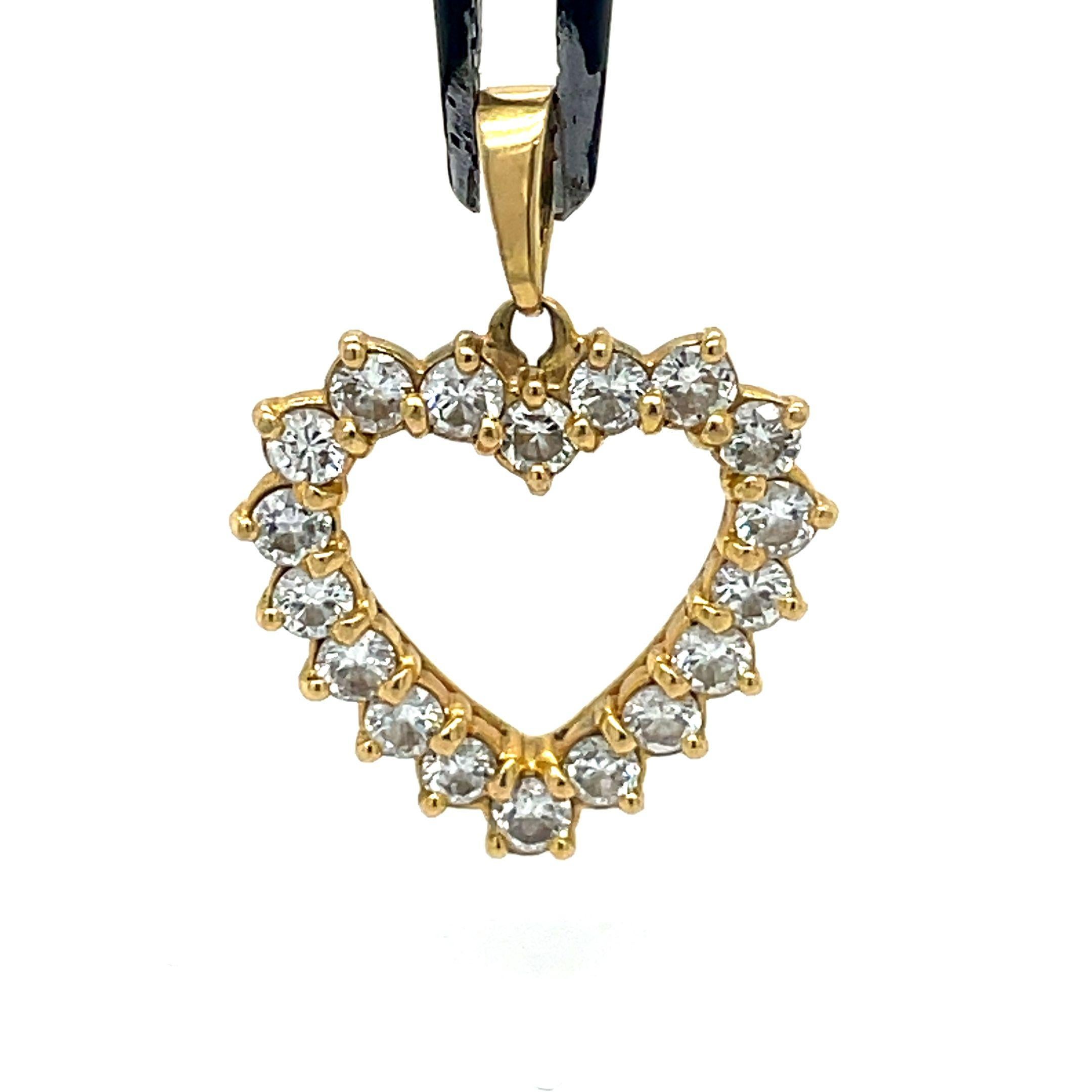 Vintage Heart Pendant, 0.50CT Natural Diamond Heart Pendant, 18k Yellow Gold For Sale 3