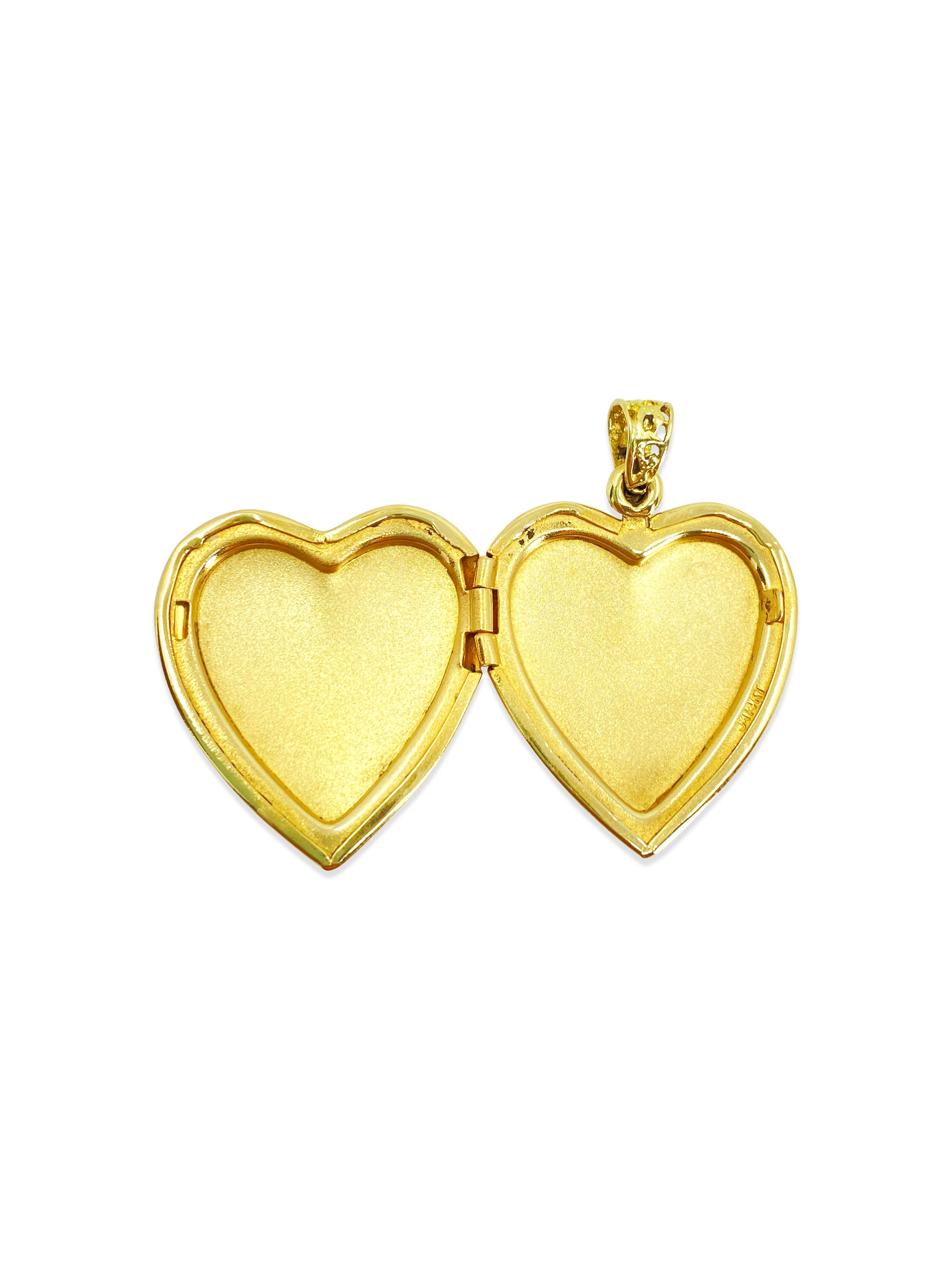 Vintage Heart Picture Pendant For Her in 14k Gold  In Excellent Condition For Sale In Miami, FL