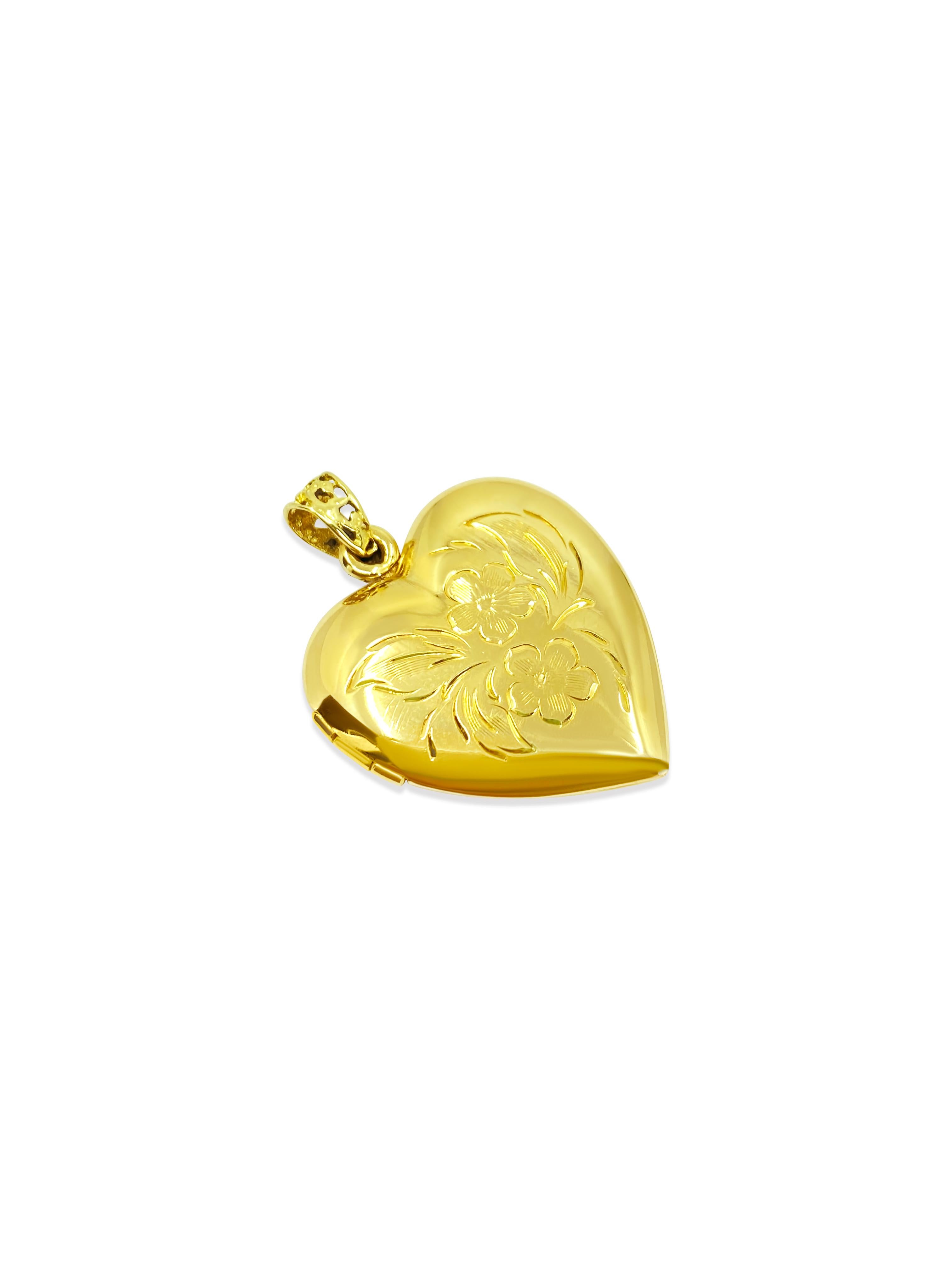 Vintage Heart Picture Pendant For Her in 14k Gold  For Sale 1