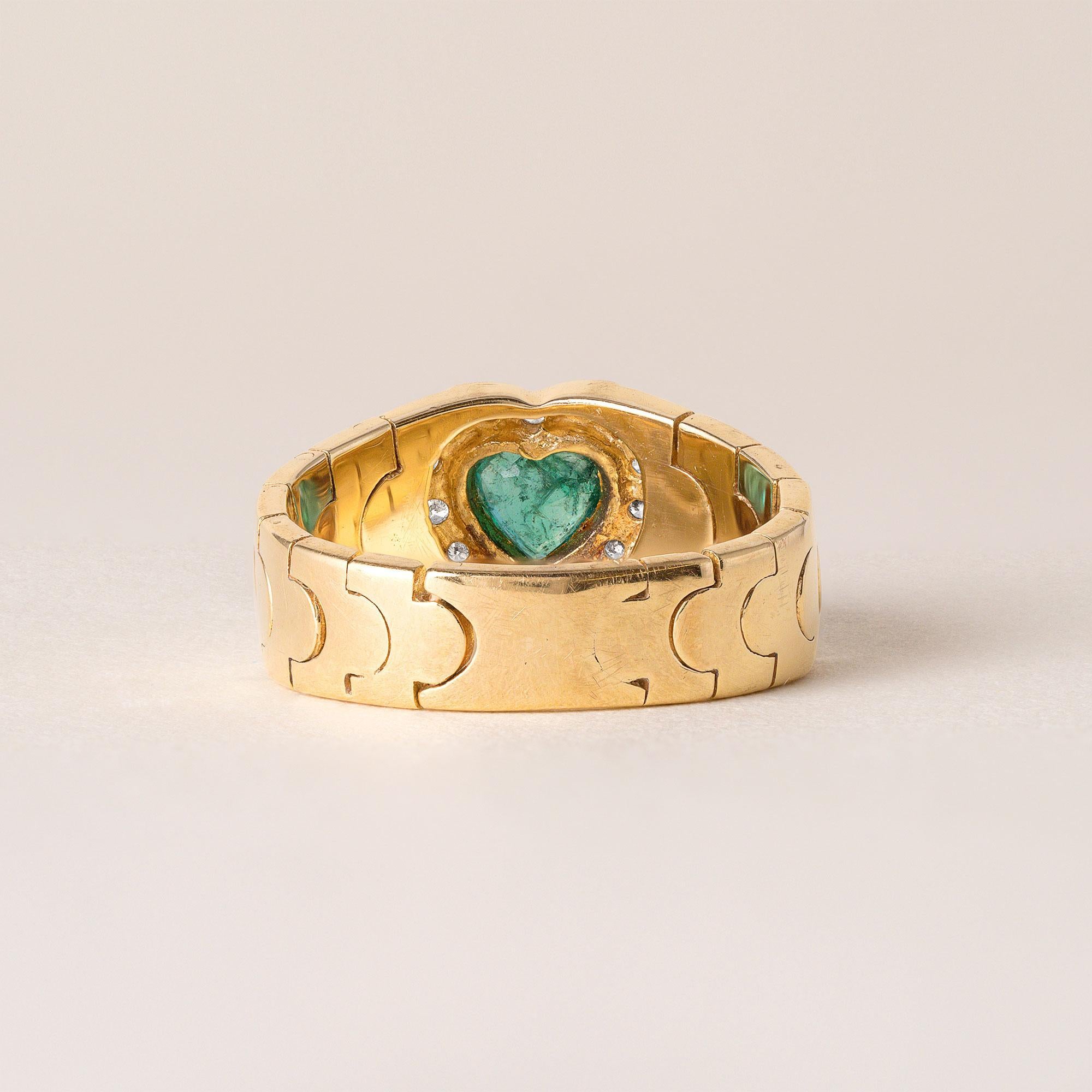 Heart Cut Vintage Heart Shape Emerald Diamond Halo Mesh Chain Gold Ring 18K Yellow Gold For Sale