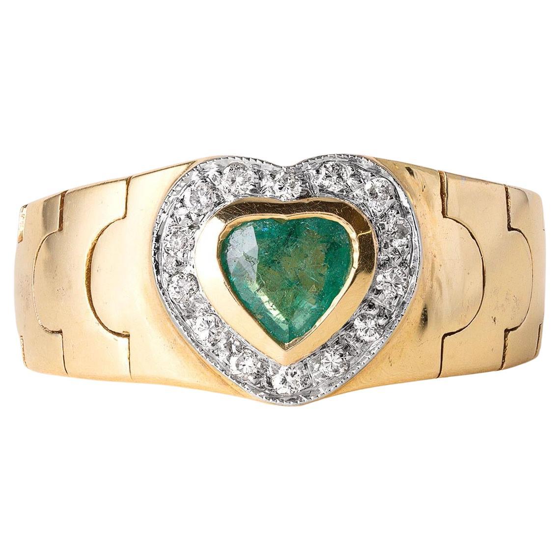Vintage Heart Shape Emerald Diamond Halo Mesh Chain Gold Ring 18K Yellow Gold For Sale