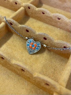 Girocollo vintage a forma di cuore con motivo floreale smaltato su catena in metallo misto