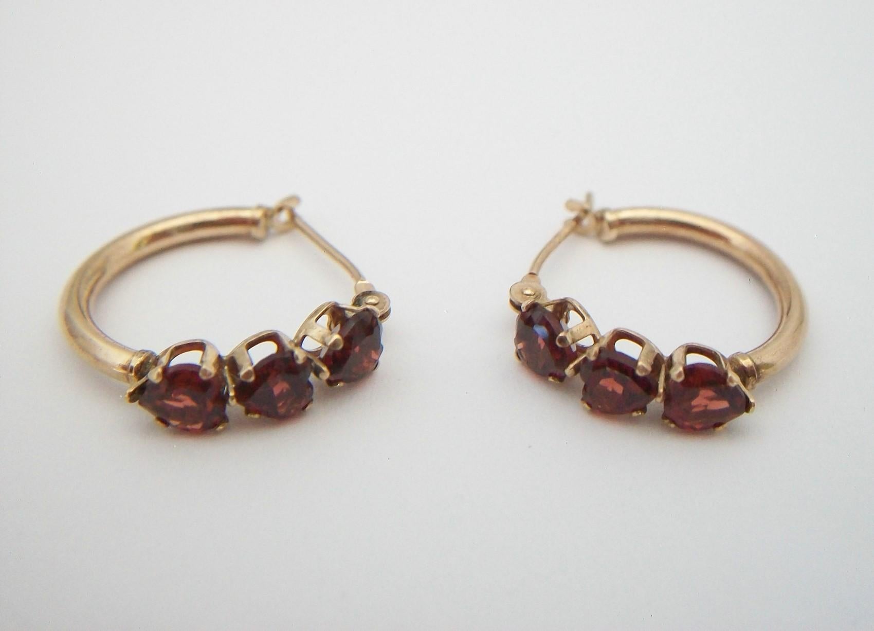 Vintage Heart Shaped CZ Garnet & 10K Gold Hoop Earrings - U.S. - Circa 1980's In Good Condition For Sale In Chatham, CA