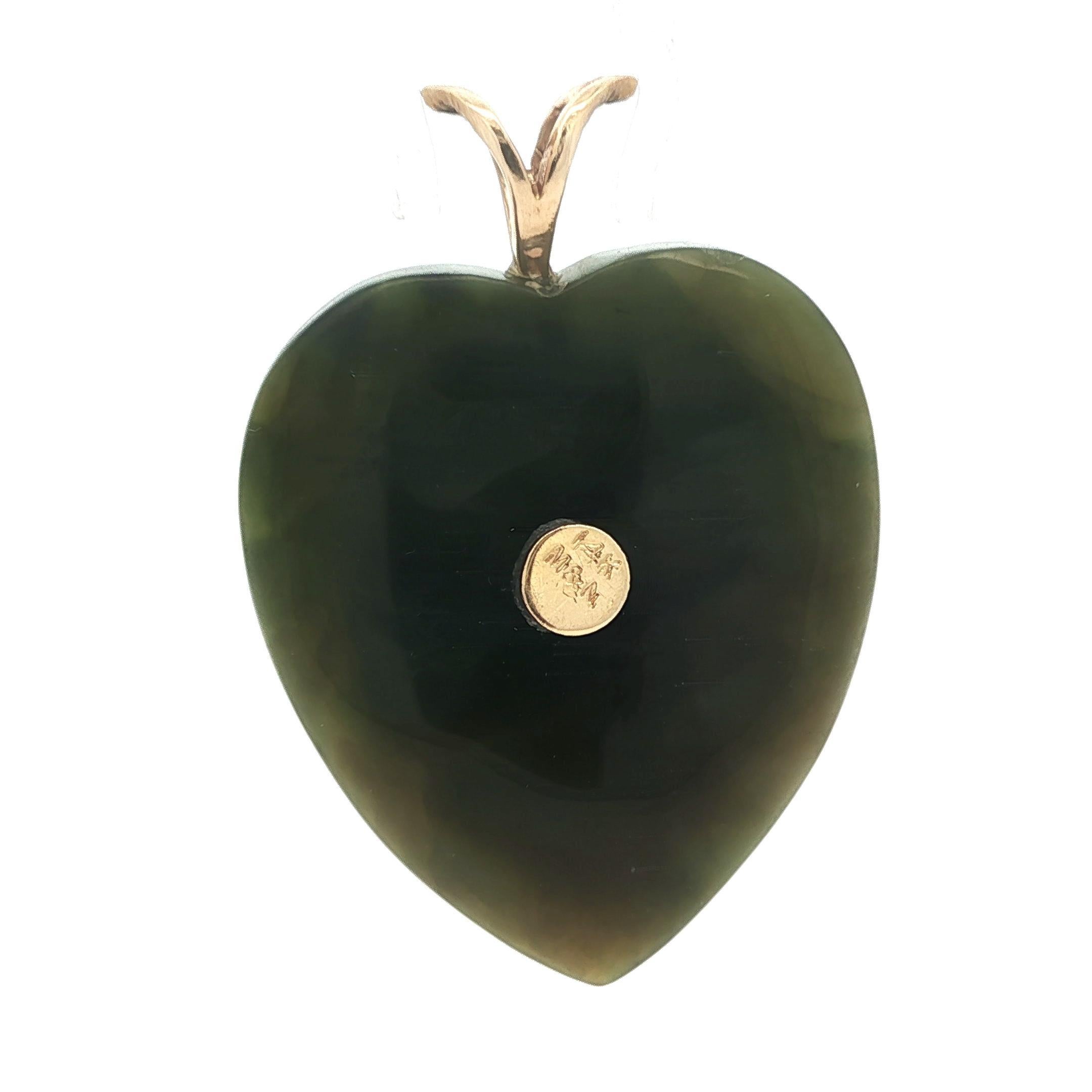 Vintage Heart Shaped Grüne Jade w / Gelbgold Steinbock Zodiac Anhänger im Angebot 3