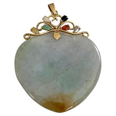 Herzförmiger Jade-Anhänger aus 14 Karat Gelbgold