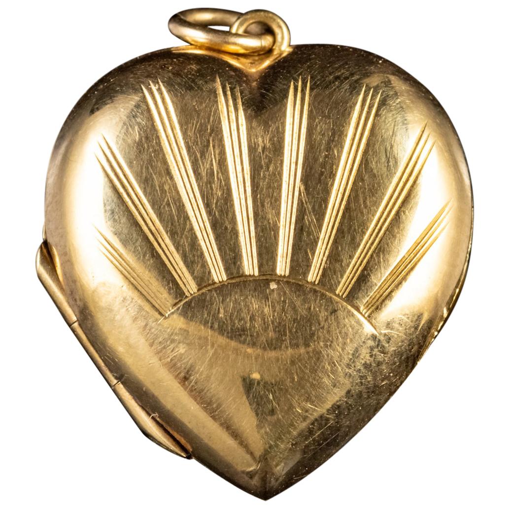 Vintage Heart Shaped Locket 9 Carat Gold For Sale