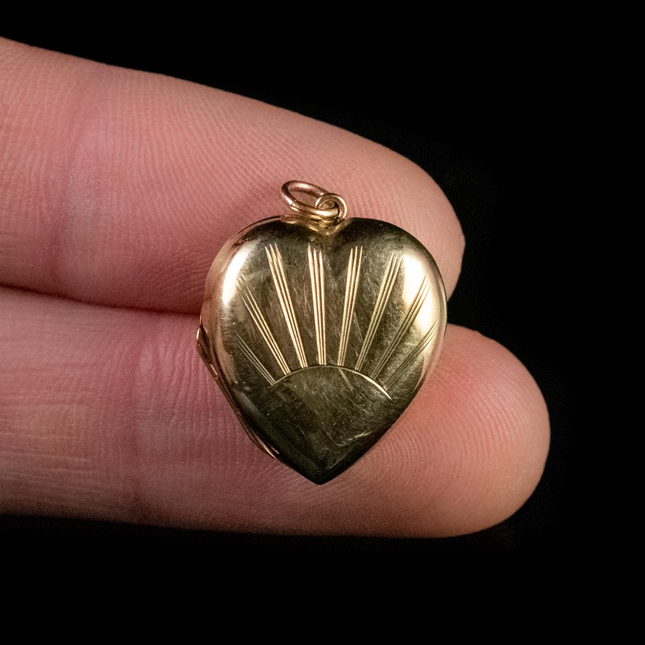 Vintage Heart Shaped Locket 9 Carat Gold For Sale 2