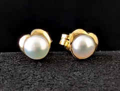 Vintage heart shaped Pearl stud earrings, 9k yellow gold