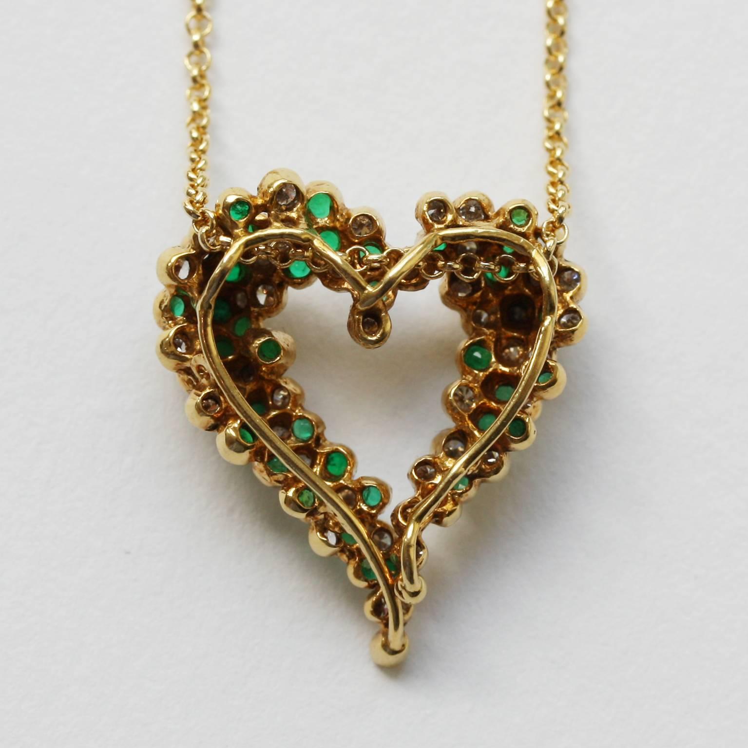 A vintage 18-carat gold pendant in the shape of a heart formed by brilliant-cut diamonds (app. 1.9 carats)  in different sizes and round-cut emeralds (app. 1.2 carats). All the stones are set  diagonally above one another, USA, circa 1970.

Weight: