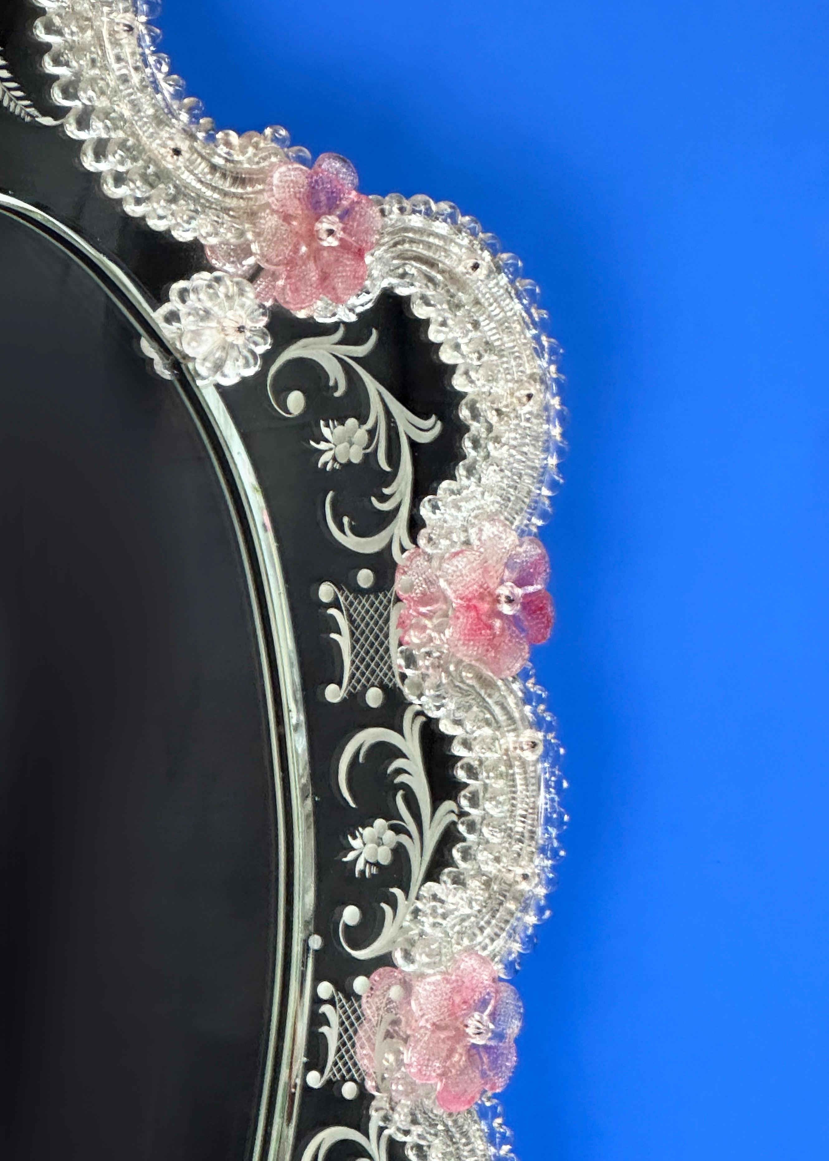 Rococo Grand modèle rose rocococo  Miroir mural en verre vénitien  en vente