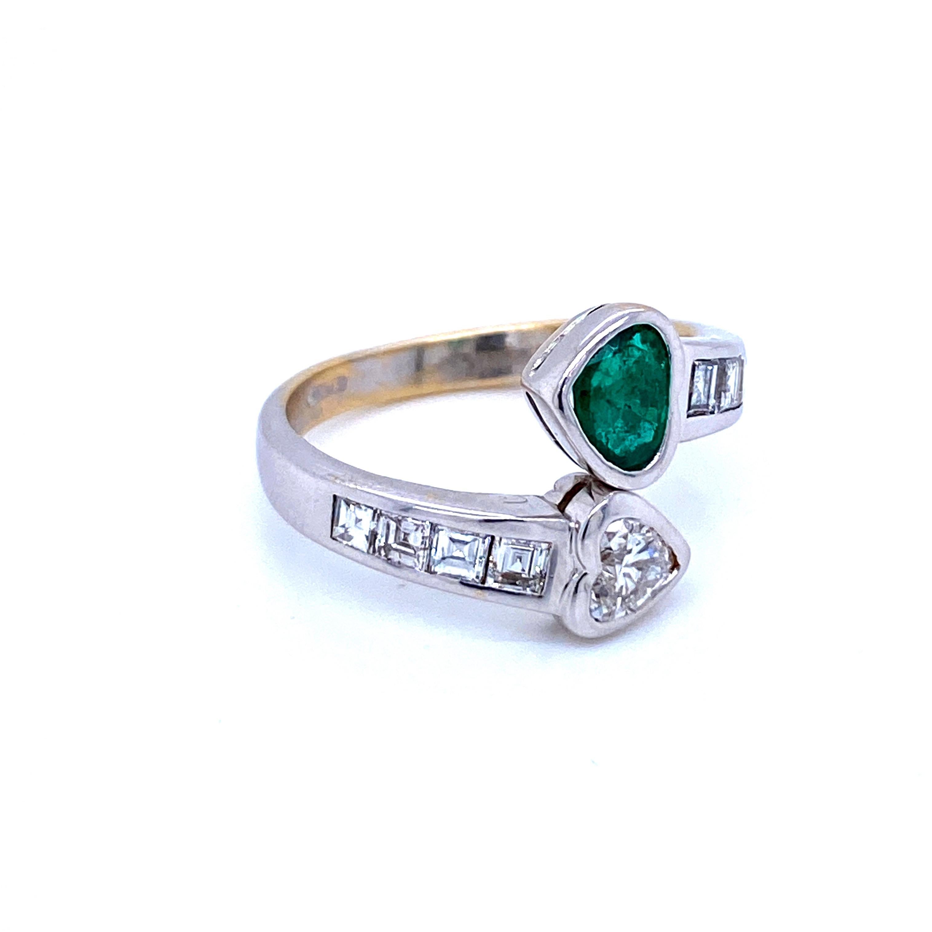 Contemporary Vintage Hearts Emerald Diamond Vous et Moi Gold Ring