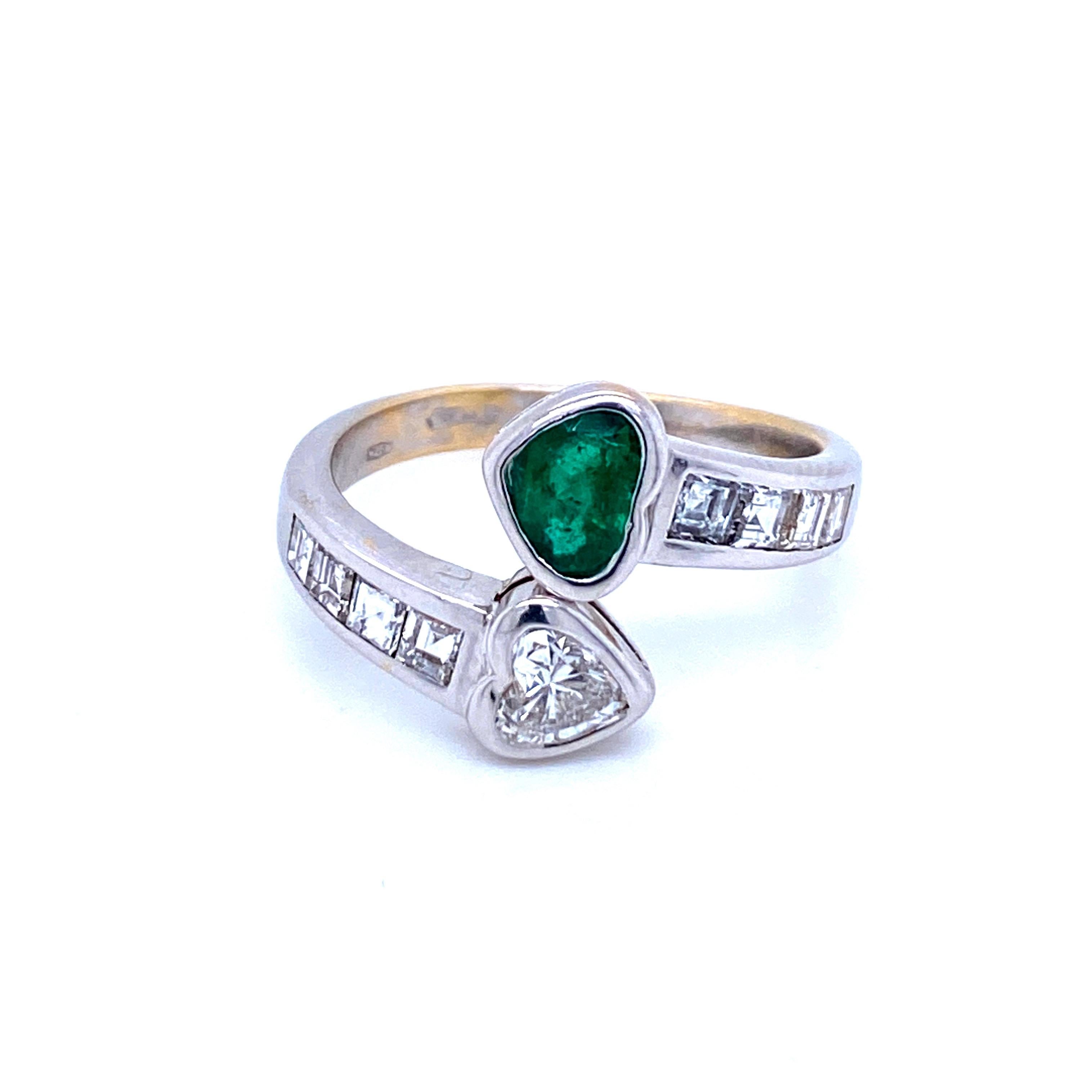 Women's Vintage Hearts Emerald Diamond Vous et Moi Gold Ring