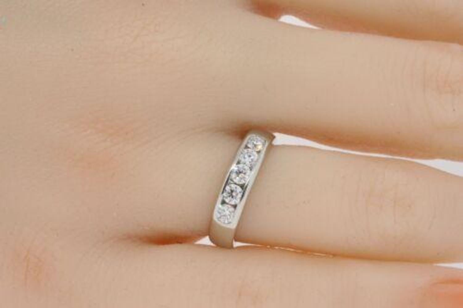 Vintage Herze auf Feuer Ehering HOF Platin Diamant Channel 1/2ct 4,75 Vintage Damen im Angebot