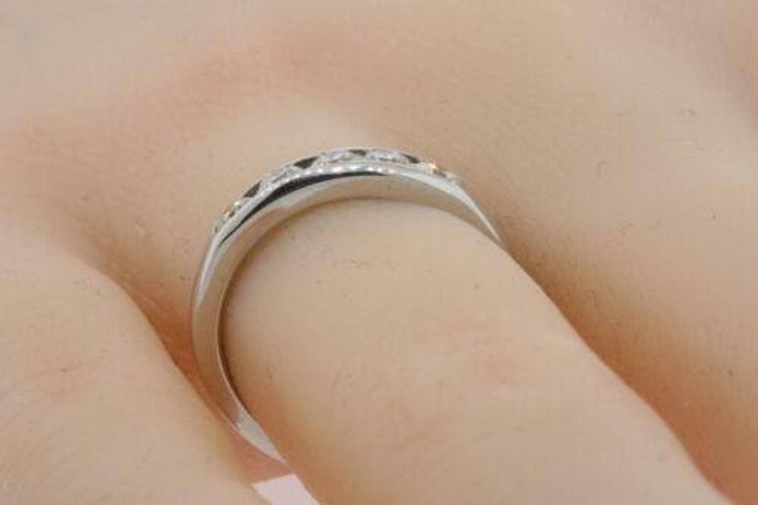 Vintage Herze auf Feuer Ehering HOF Platin Diamant Channel 1/2ct 4,75 Vintage im Angebot 1