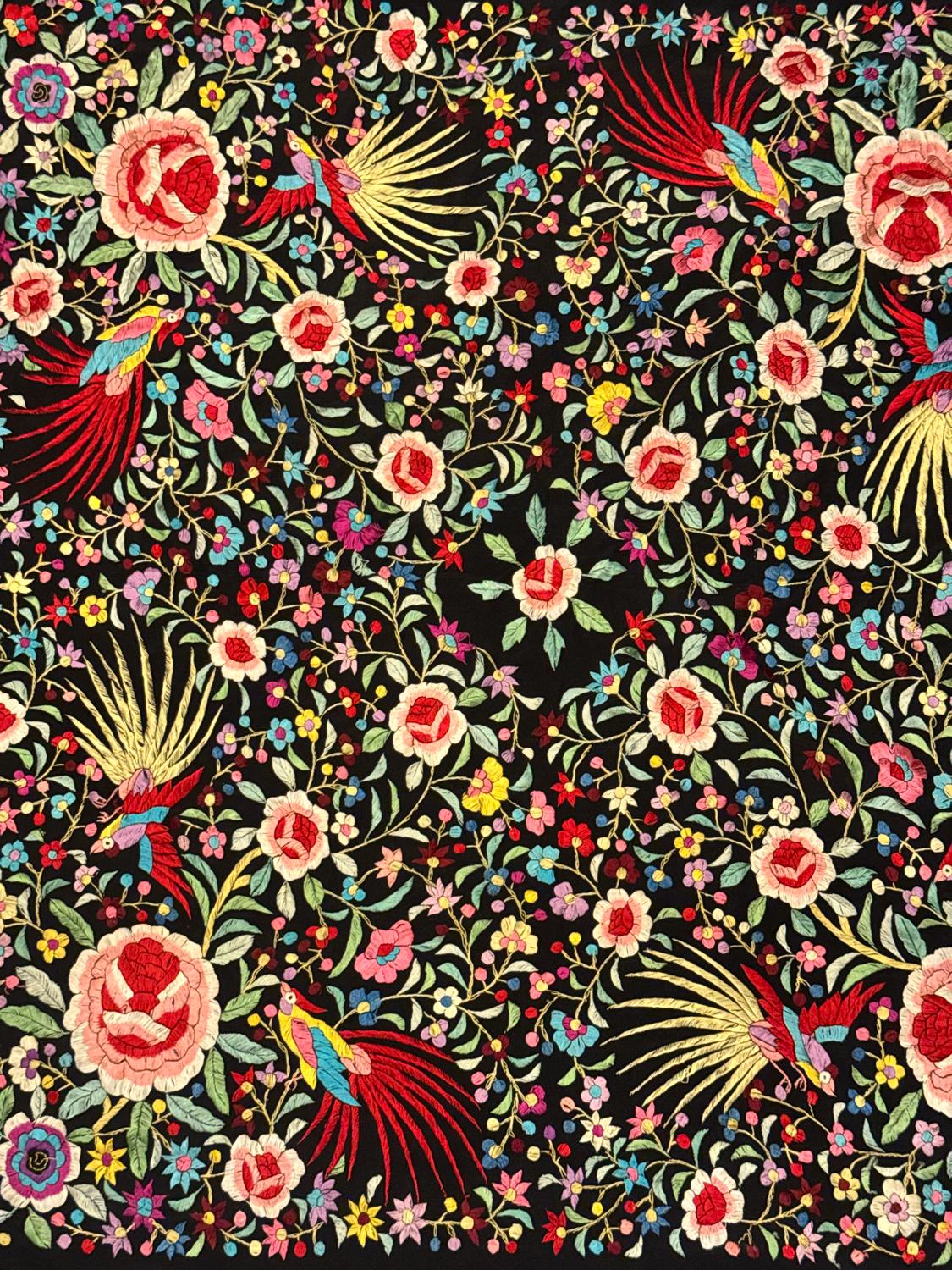 Vintage Heavily Embroidered Silk Shawl en vente 1