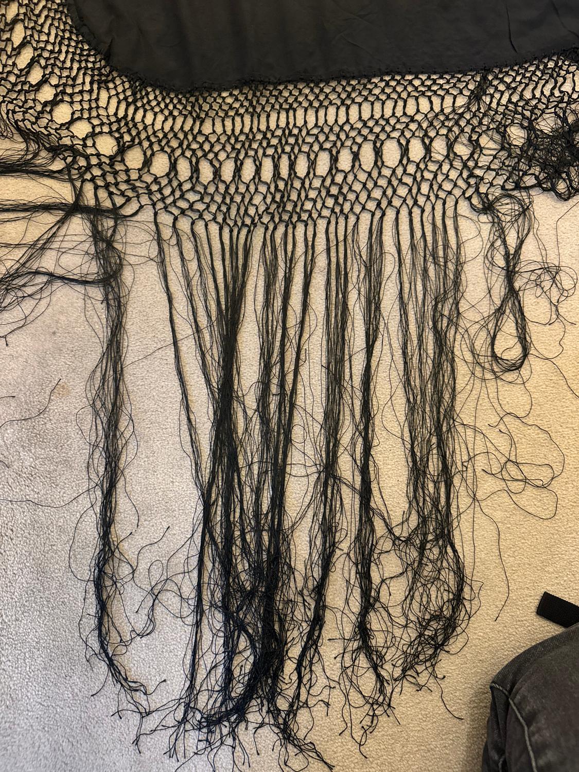 Vintage Heavily Embroidered Silk Shawl en vente 3