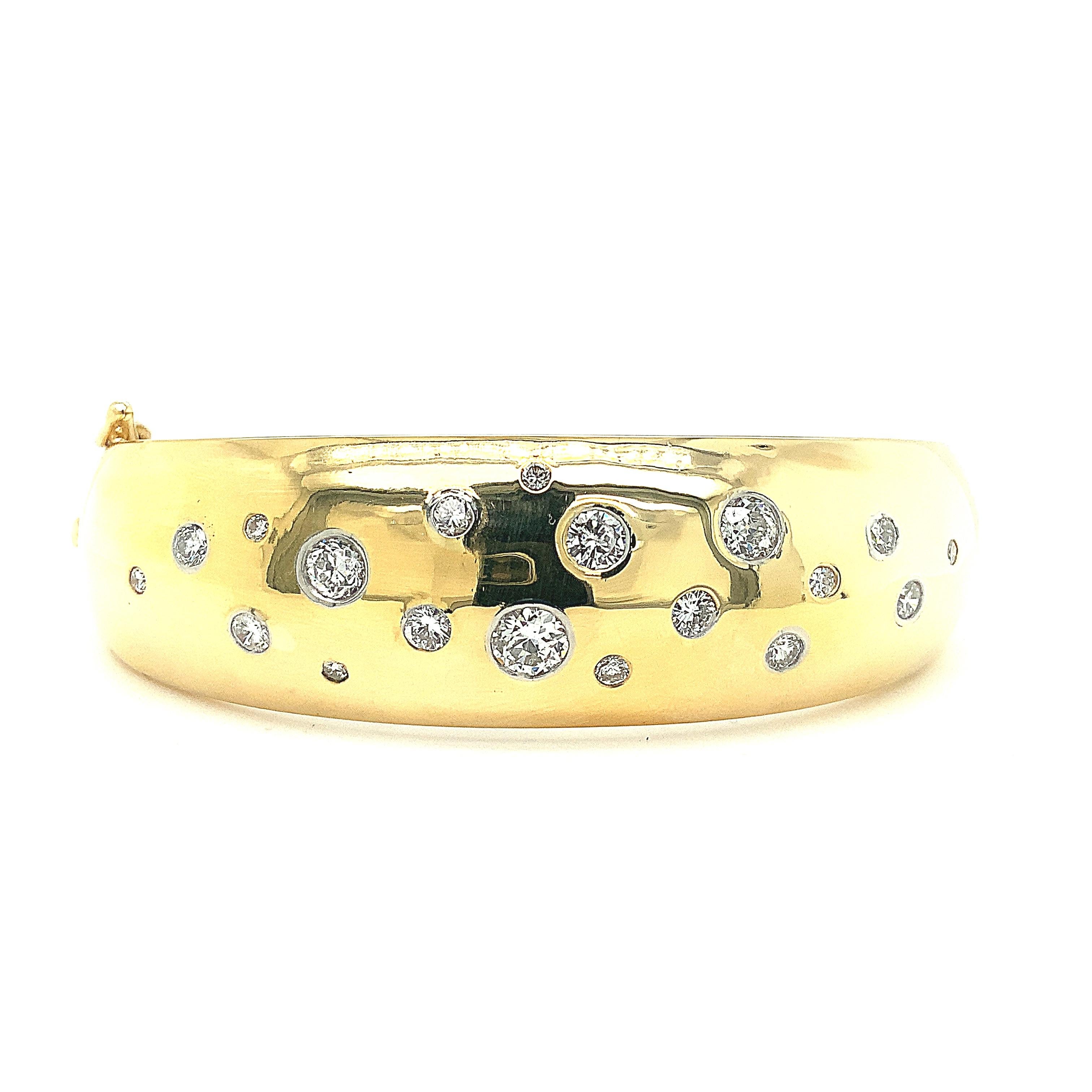 Vintage Heavy 18 kt Yellow Gold Handmade Italian Diamond Bangle Bracelet In Excellent Condition For Sale In Los Gatos, CA