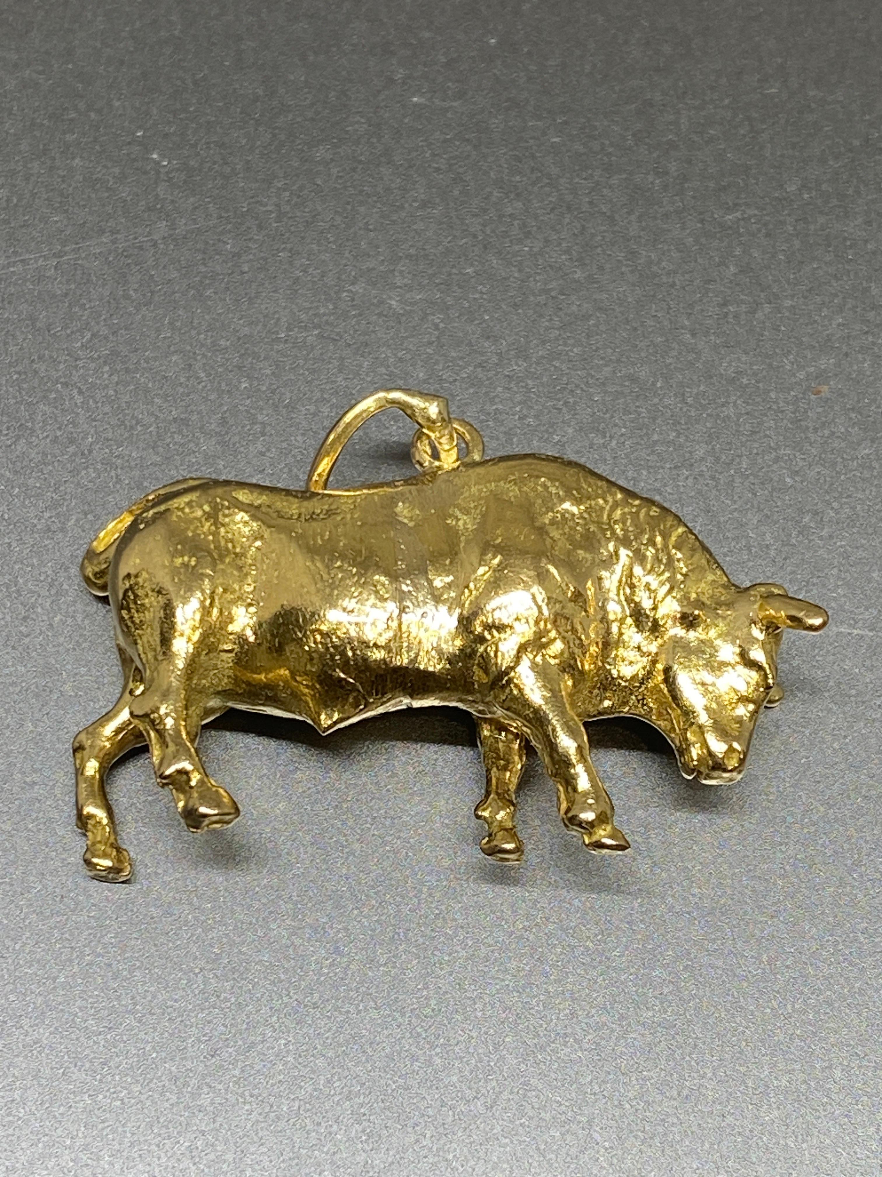 Modern Vintage Heavy 18k Yellow Gold Bull, Ox Taurus Charm Pendant