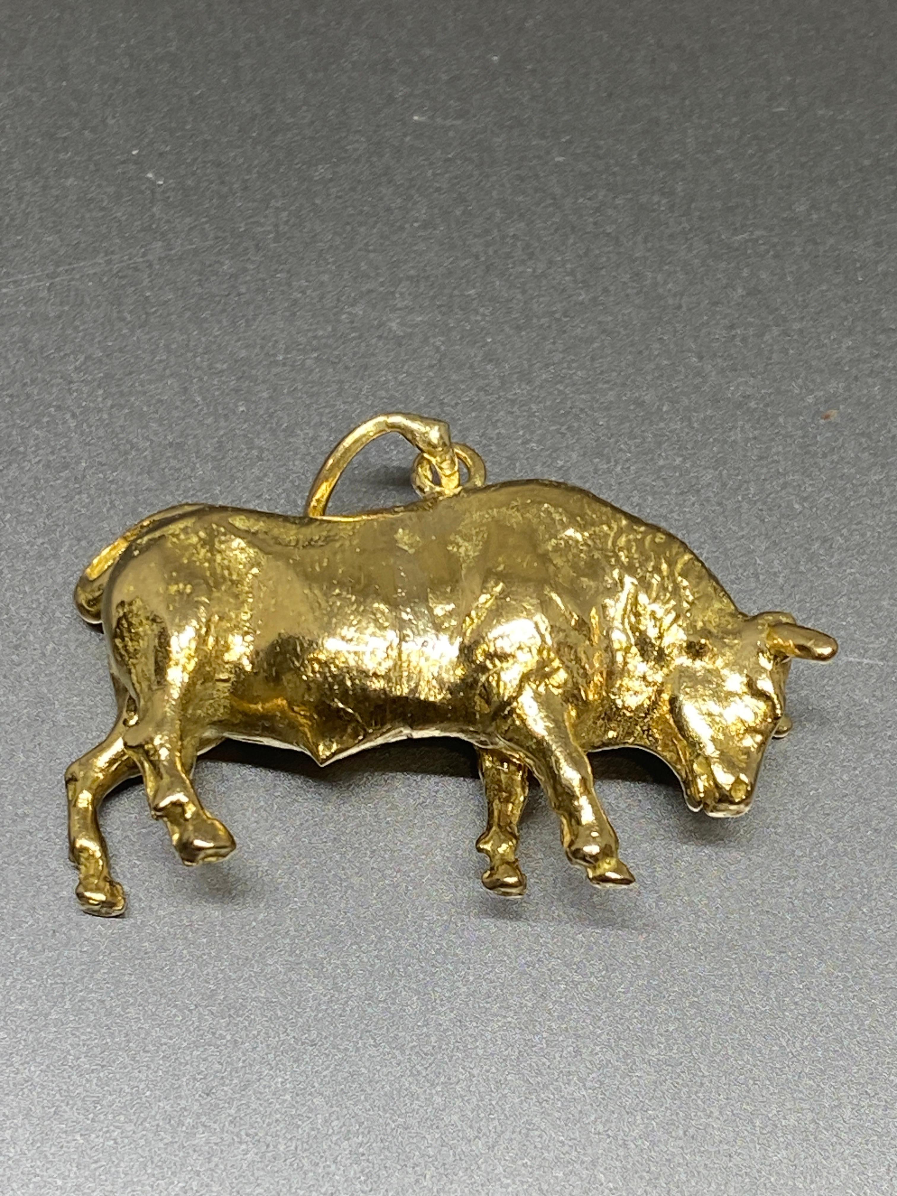 Vintage Heavy 18k Yellow Gold Bull, Ox Taurus Charm Pendant 2