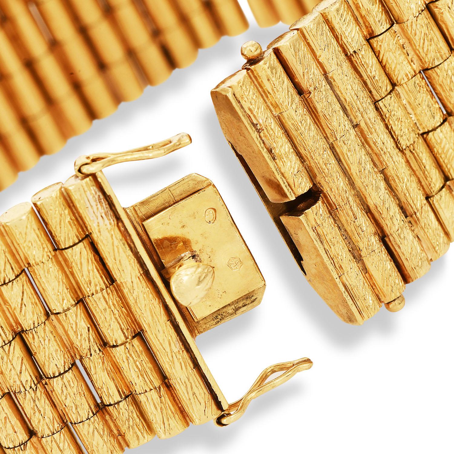 Retro Vintage Heavy 18K Yellow Gold Solid  Bark-Finish Link Bracelet For Sale