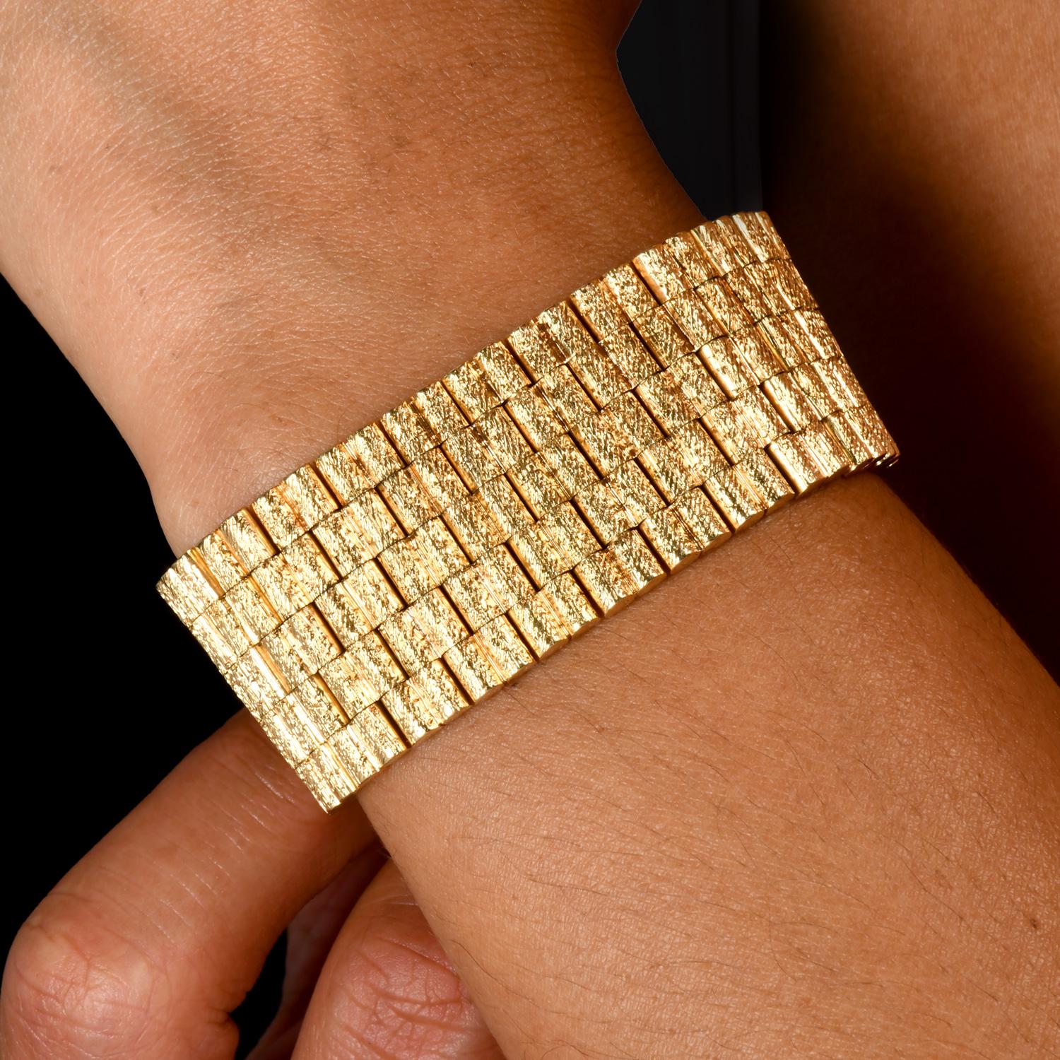 Vintage Heavy 18K Yellow Gold Solid  Bark-Finish Link Bracelet For Sale 1