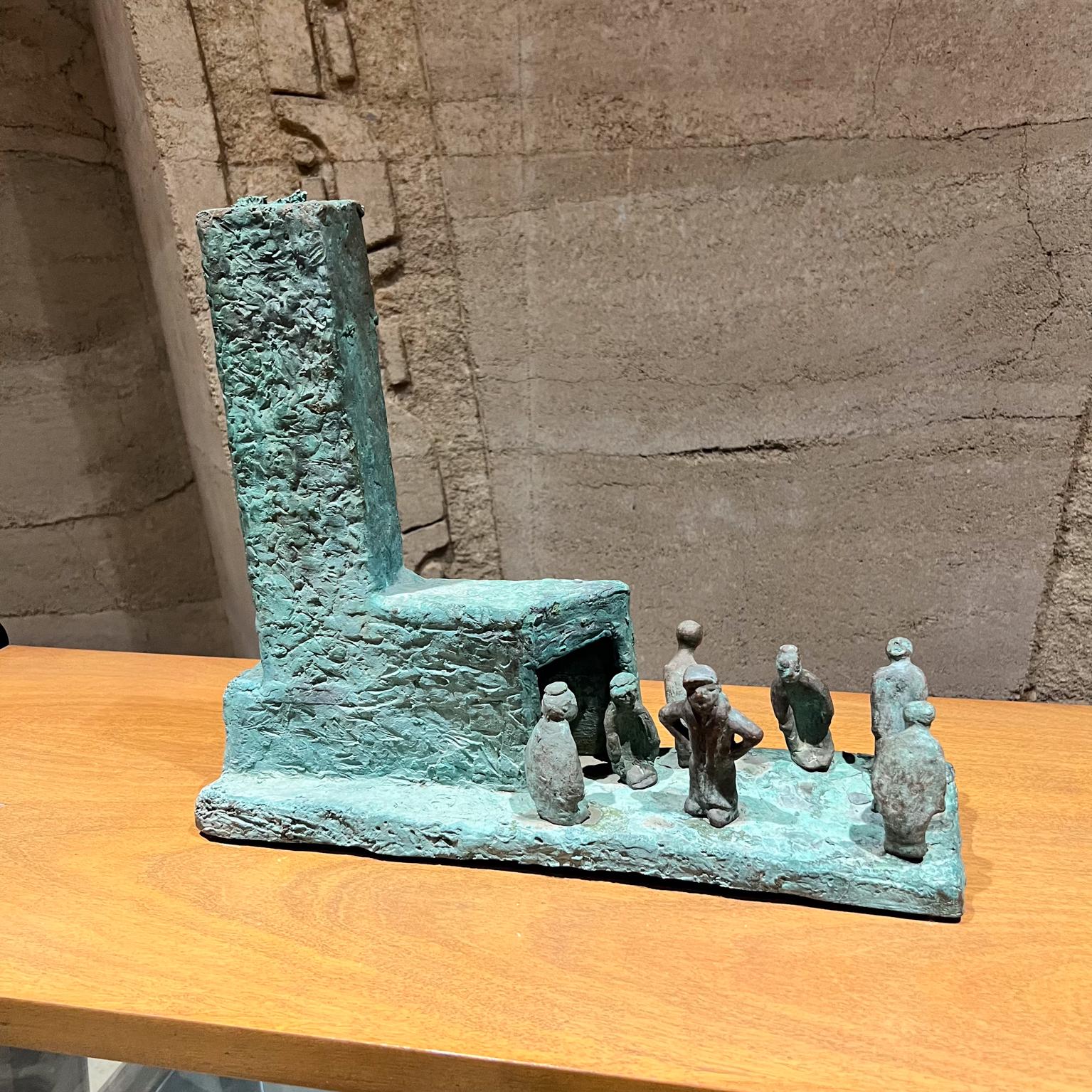 Scultura in bronzo pesante vintage a sette figure in vendita 3