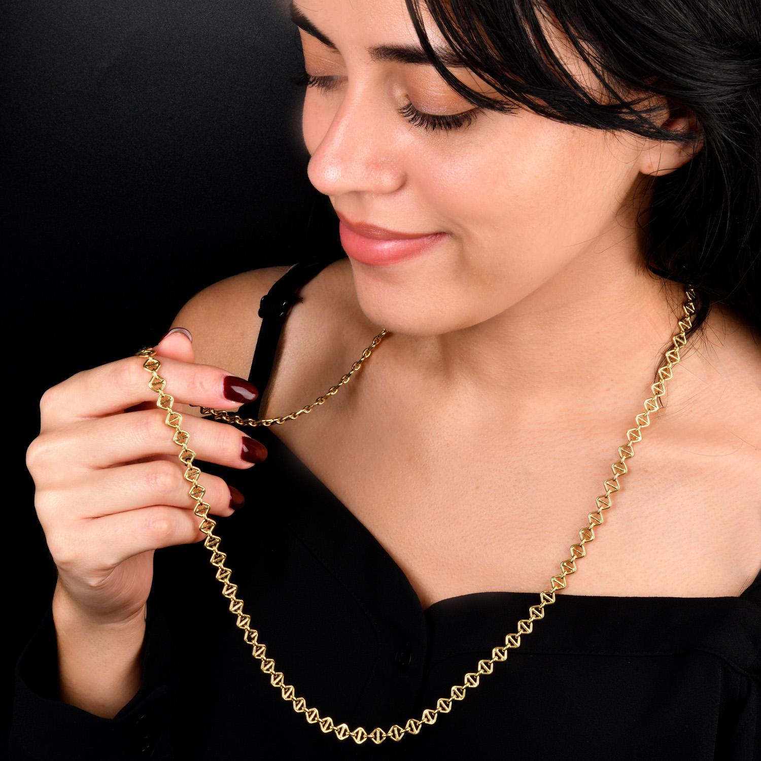 Retro Vintage Heavy Fancy Link-Textured 18K Yellow Gold Necklace 31.5 inches For Sale