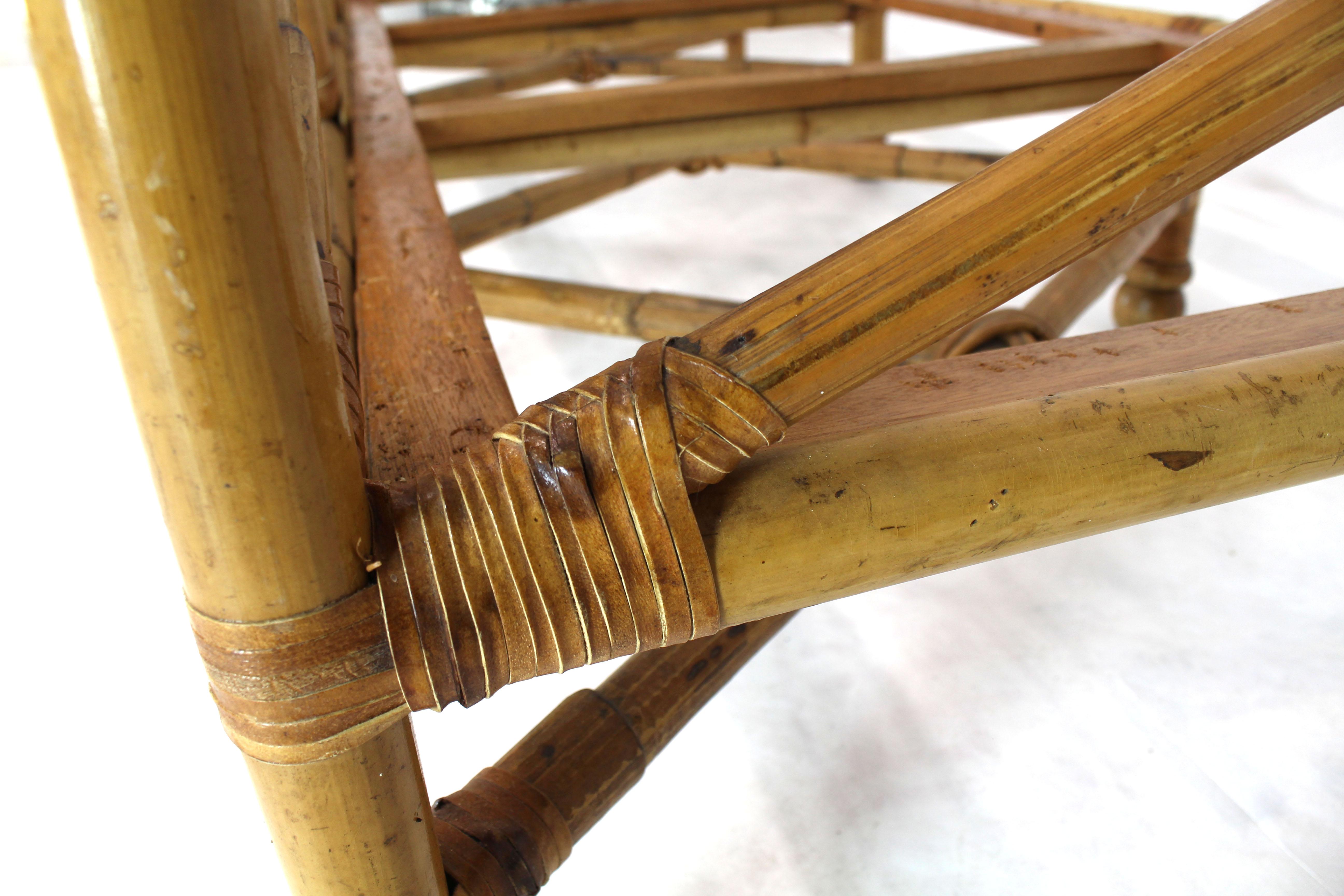 Dekorativer Sofarahmen aus massivem, dickem Bambus aus der Mitte des Jahrhunderts.